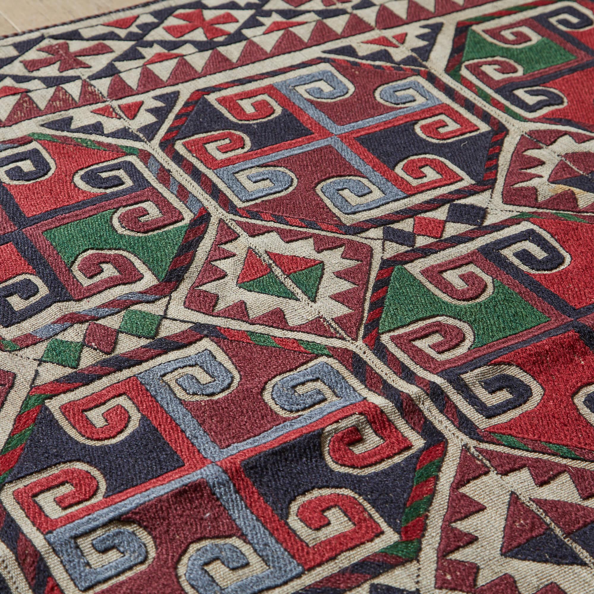 Bold Uzbek Embroidered Tent Hanging In Good Condition For Sale In Long Island City, NY