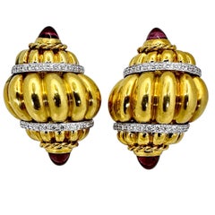 Pendientes Valentin Magro de oro amarillo con motivo de concha turmalina y diamantes