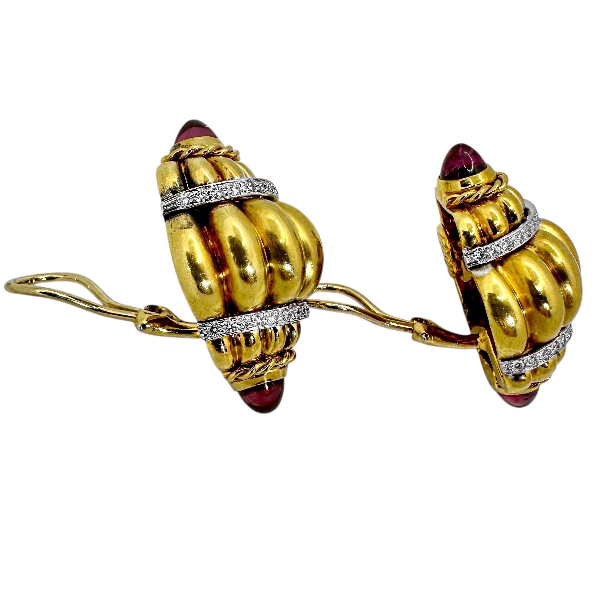 A Valentin Magro Boucles d'oreilles en or jaune avec motif coquillage, tourmaline et diamant Bon état - En vente à Palm Beach, FL