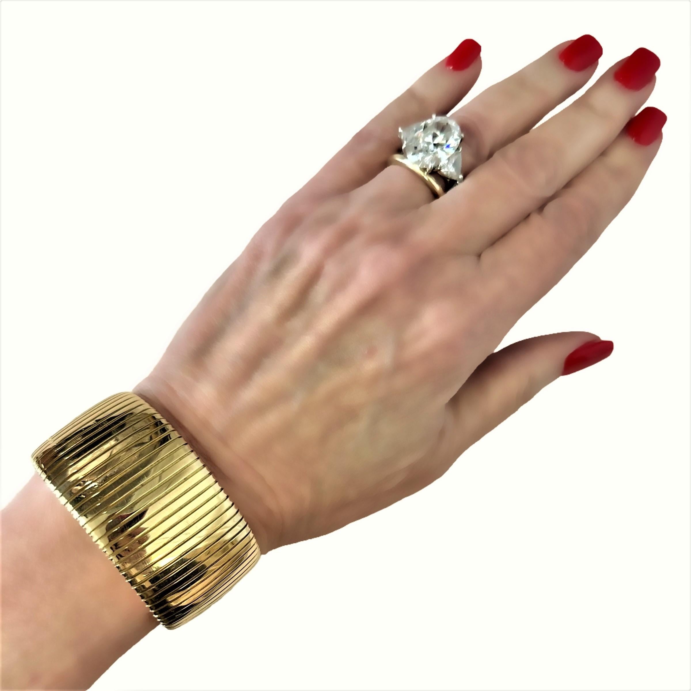 Bold, Vintage, 18k Yellow Gold Italian Tubogas Cuff Bracelet For Sale 5