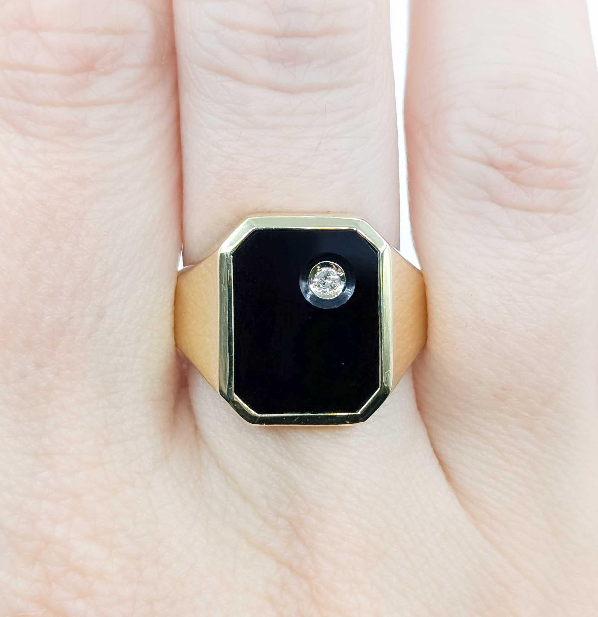 Bold Vintage Diamond & Onyx Signet Ring in 14k Yellow Gold In Excellent Condition For Sale In Bloomington, MN