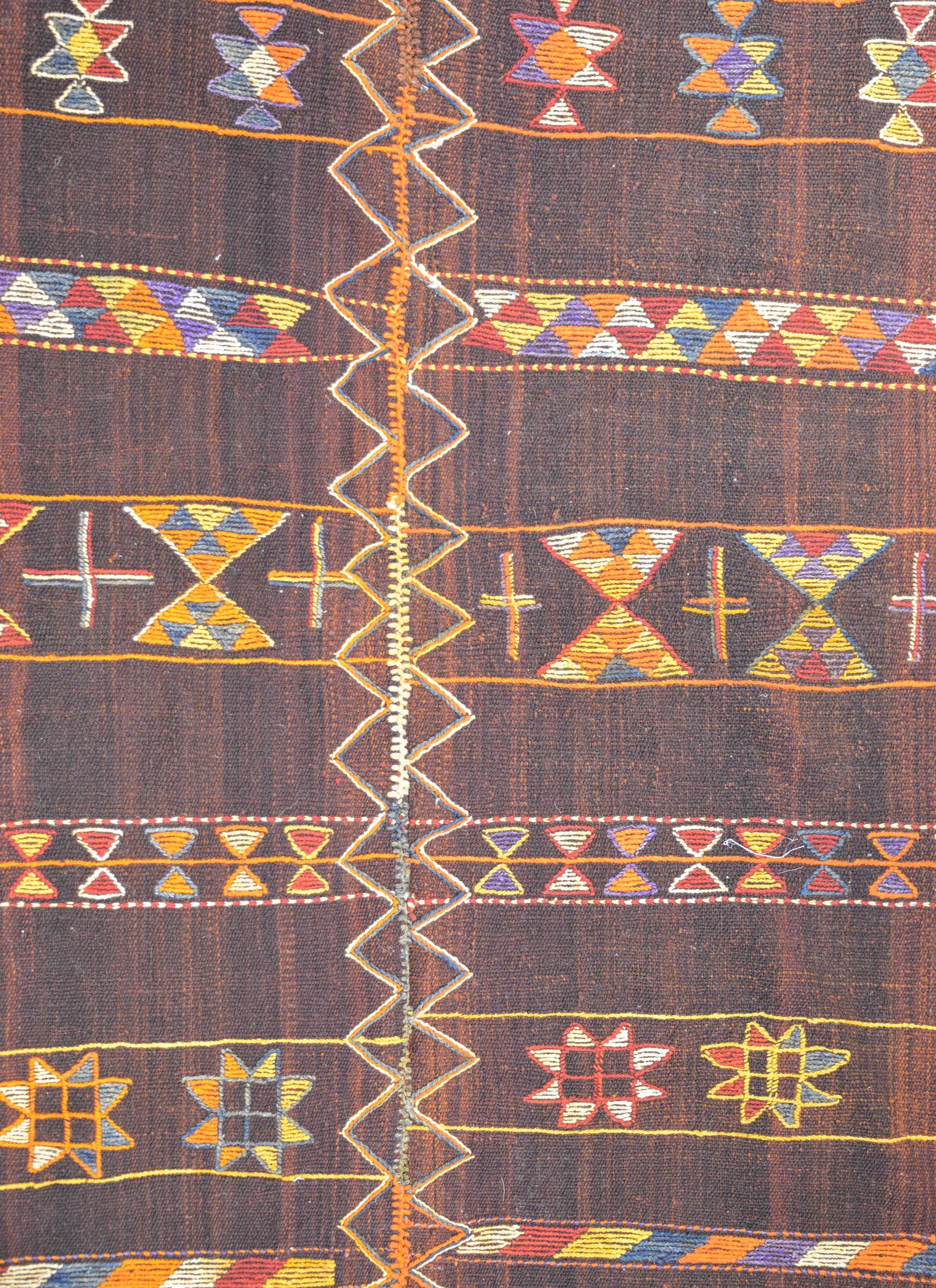 Kühnes Vintage Mitte des 20. Jahrhunderts Anatolischer Kelim-Teppich (Türkisch) im Angebot