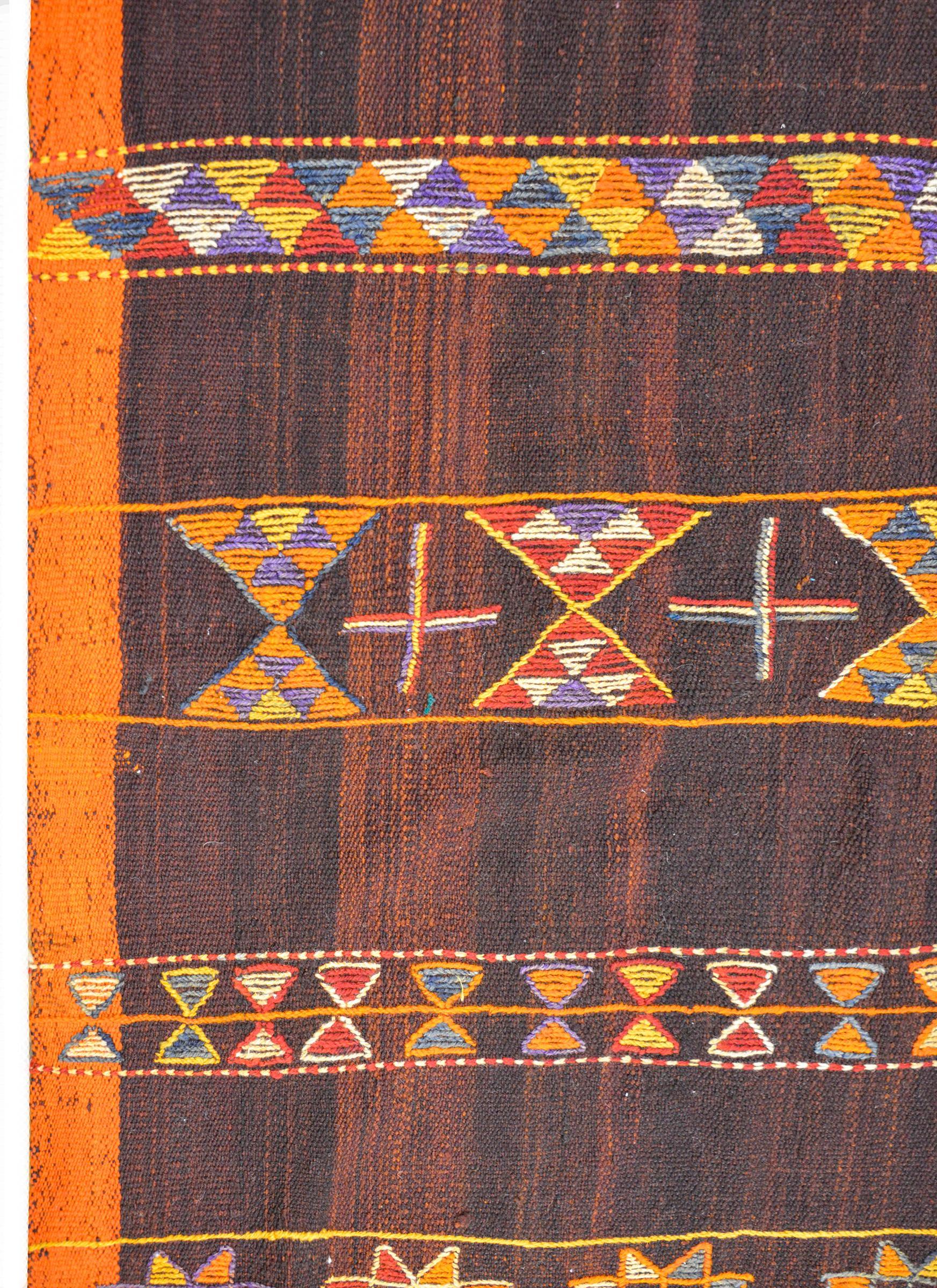 Bold Vintage Mid-20th Century Anatolian Kilim Rug In Good Condition For Sale In Chicago, IL