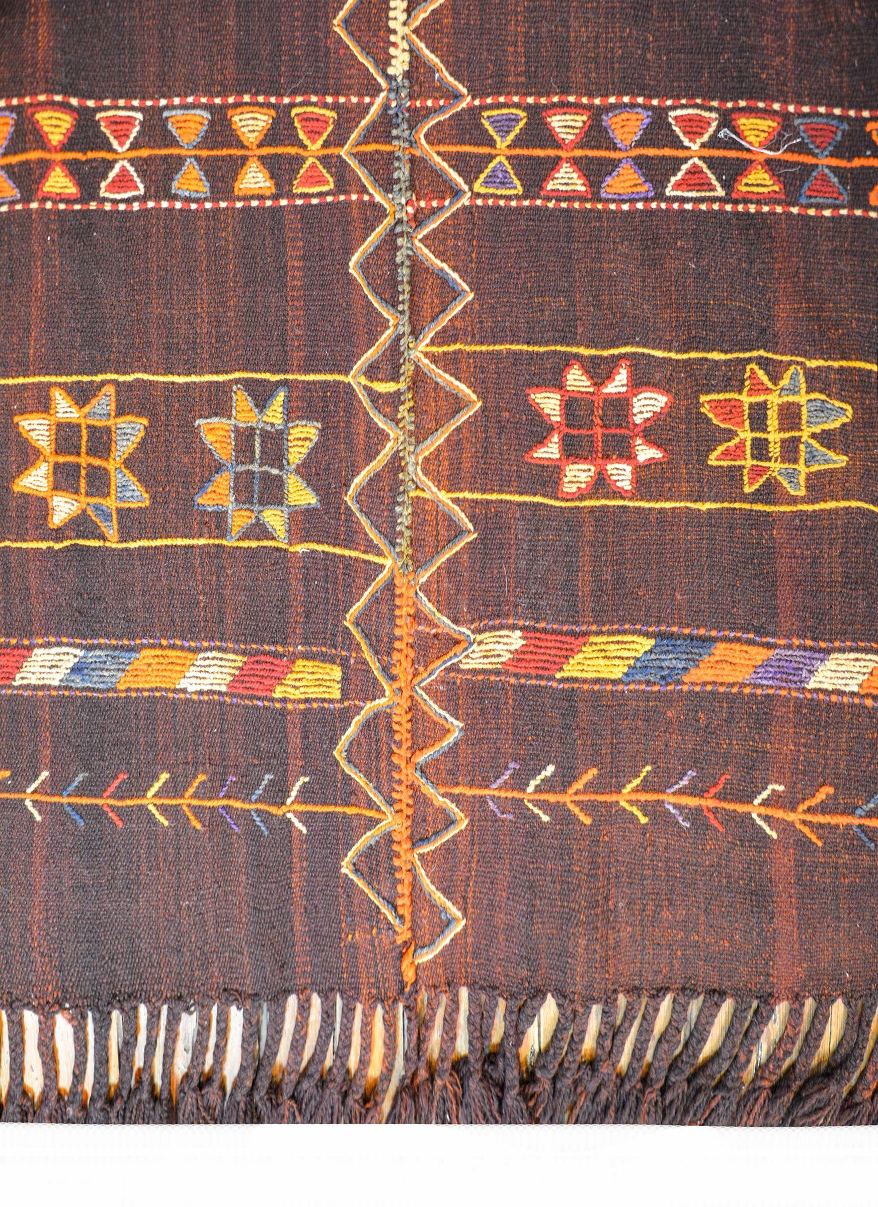 Wool Bold Vintage Mid-20th Century Anatolian Kilim Rug For Sale