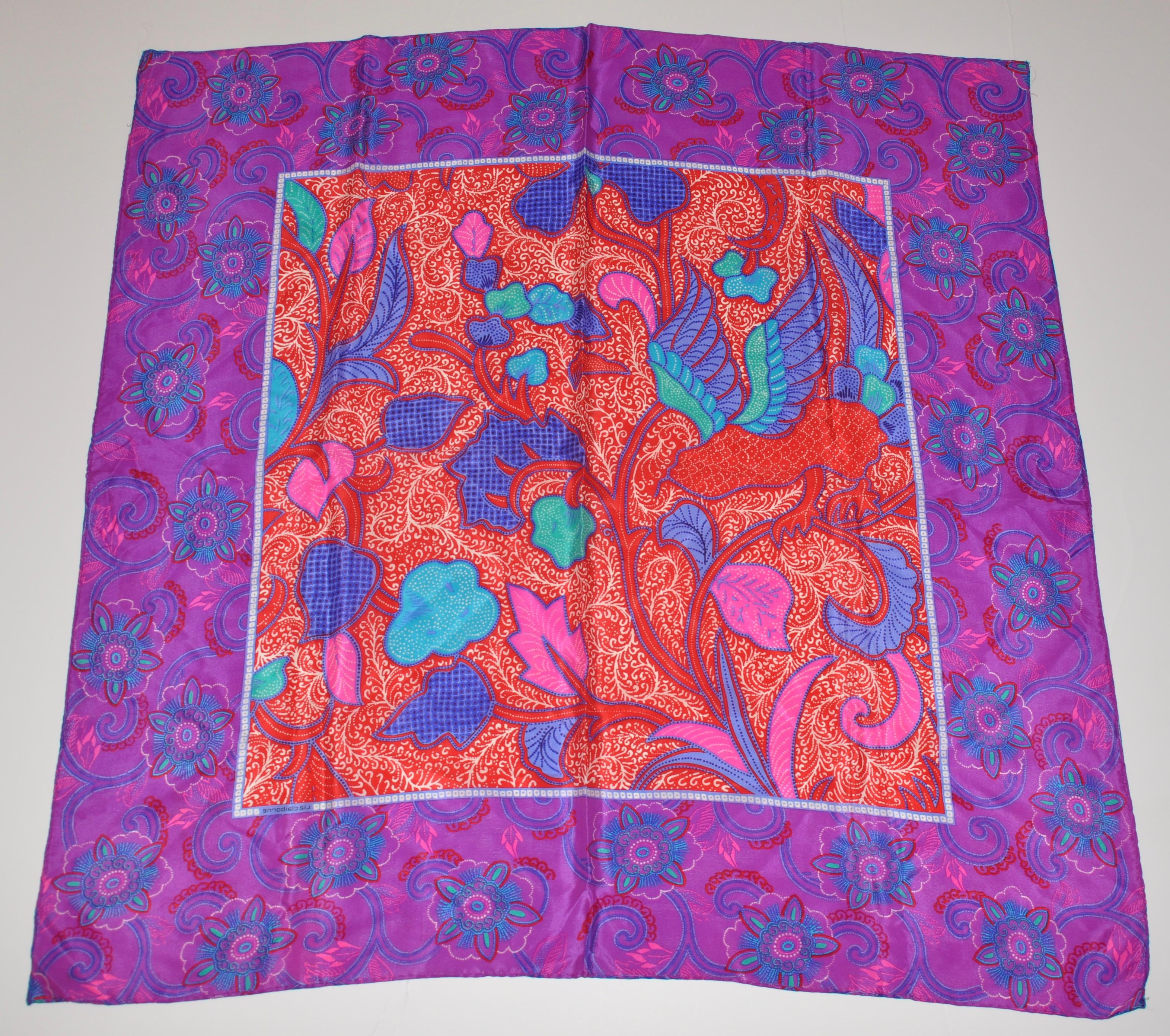 Écharpe en soie à bordures florales violettes et audacieuses en vente 1