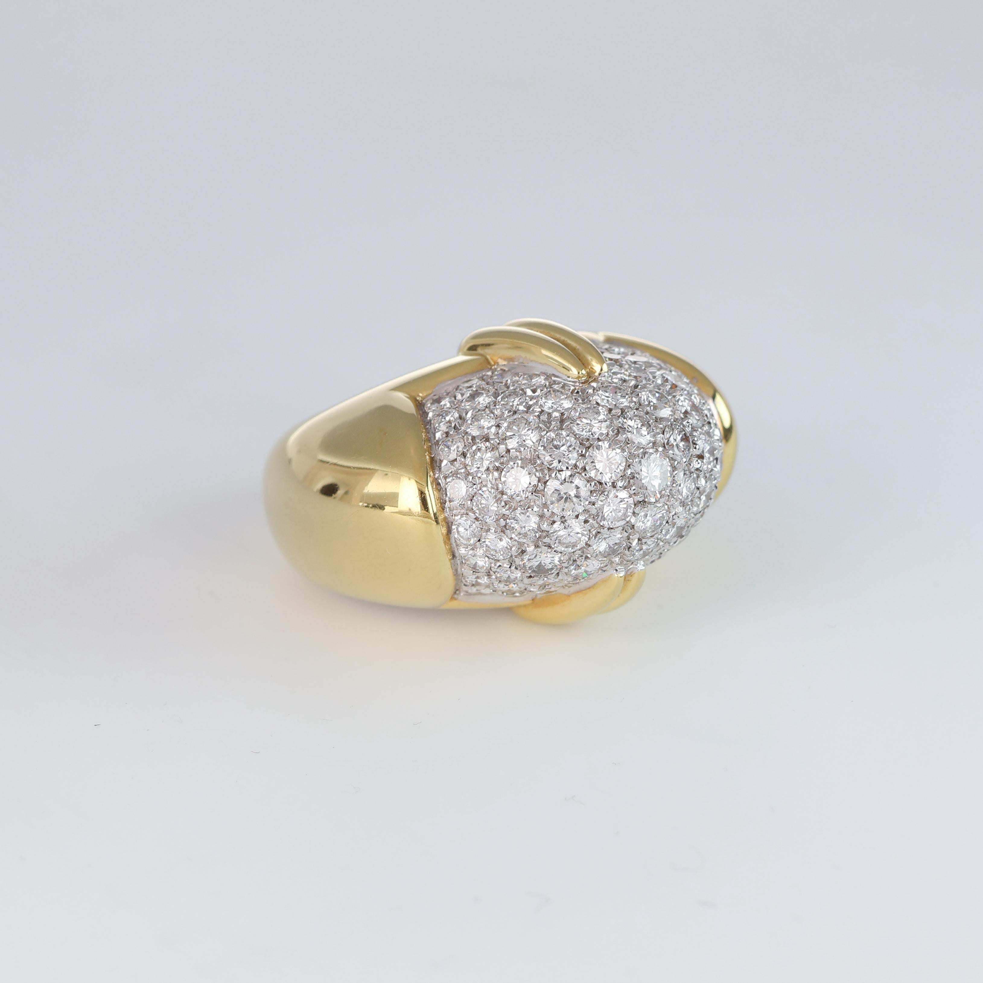 Bold Yellow Gold Vintage Ring with Pavé Diamonds, 3.17 Carats In New Condition For Sale In Bergamo, BG