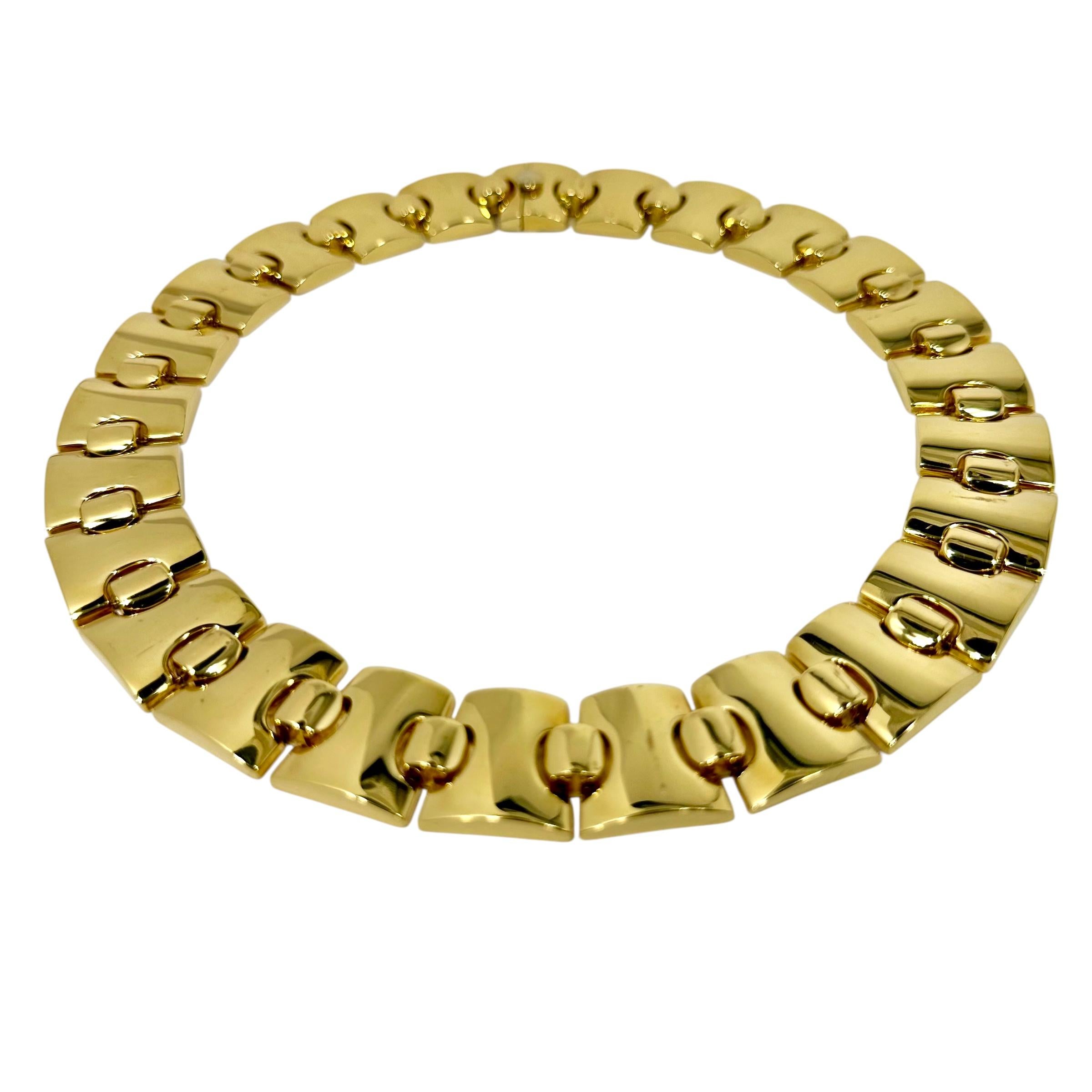 Moderno Audace ma di classe, collana girocollo vintage in oro giallo 18K di KRIA in vendita