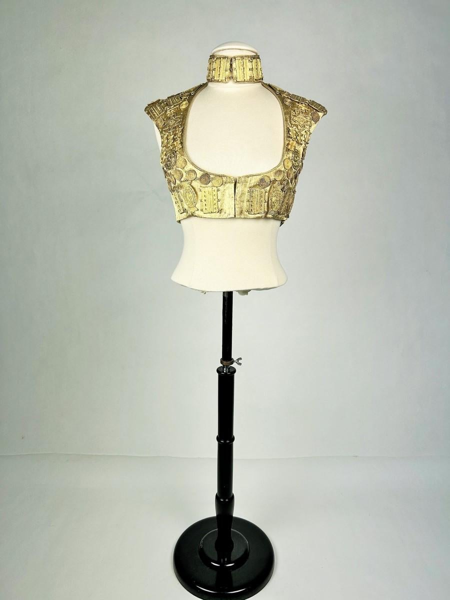 Bianco Bolero in lamé ricamato con piastre d'oro di Louis Féraud Couture - SS 1997 in vendita