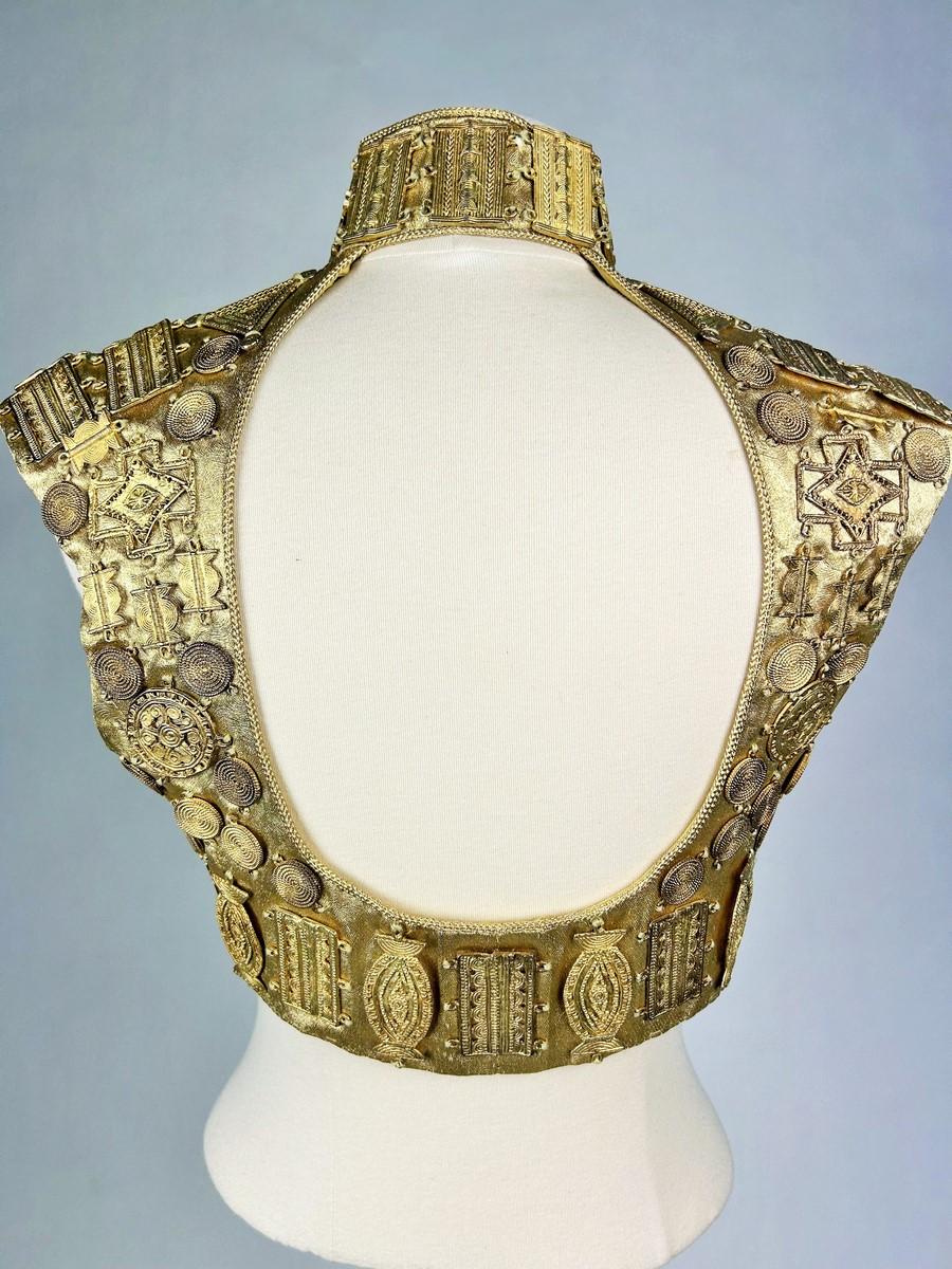 Bolero in lamé ricamato con piastre d'oro di Louis Féraud Couture - SS 1997 in vendita 2