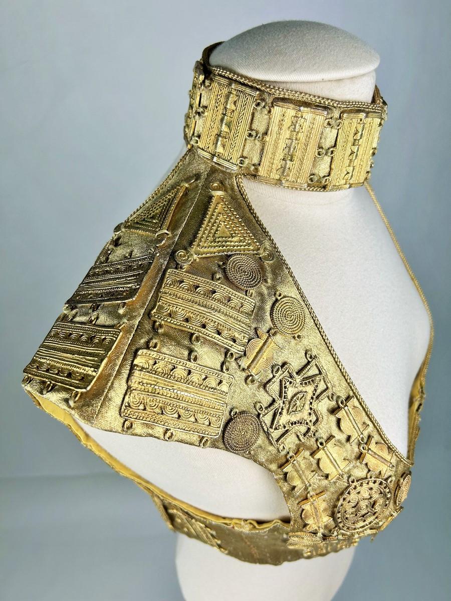 Bolero in lamé ricamato con piastre d'oro di Louis Féraud Couture - SS 1997 in vendita 4