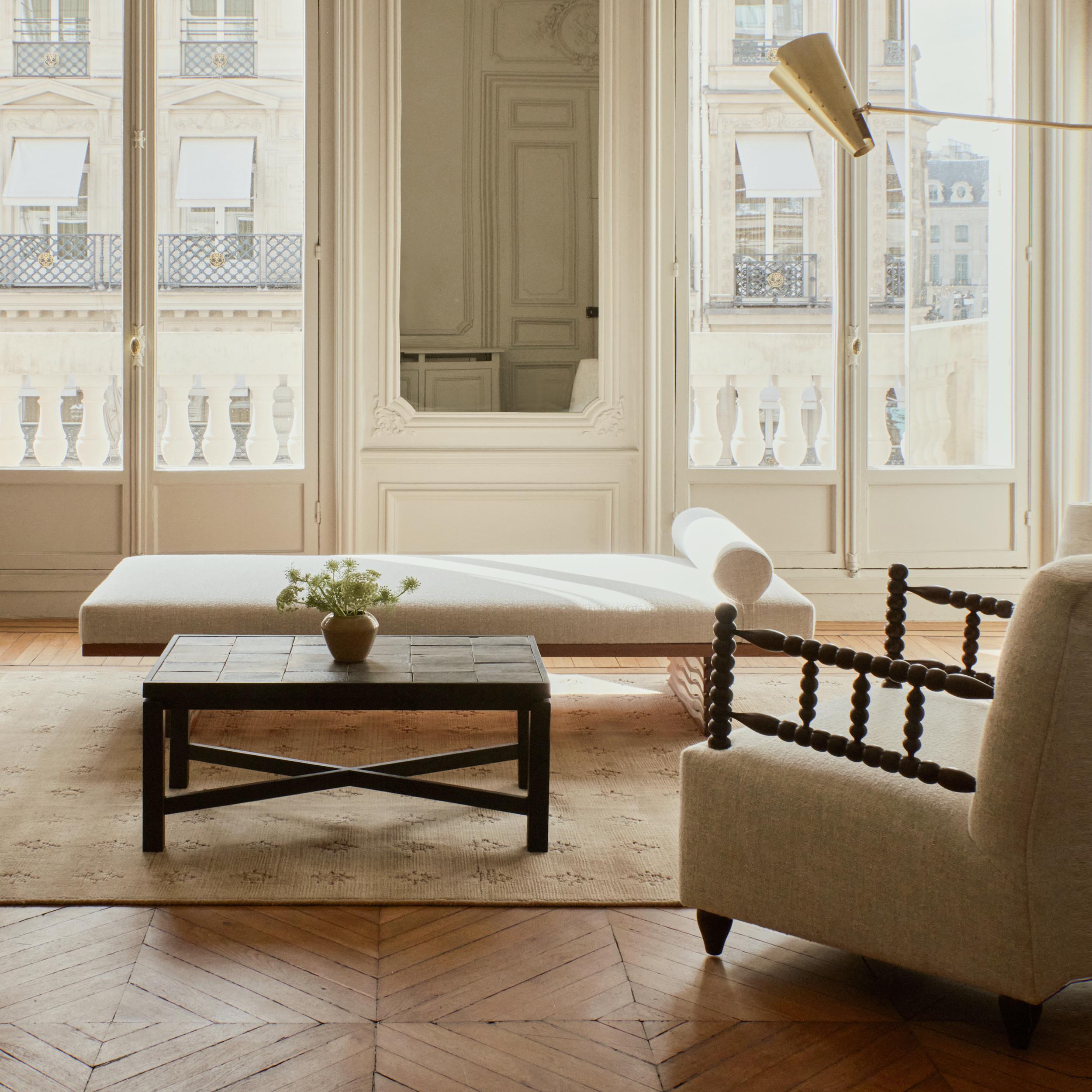 BOLHA LOUNGE CHAIR, progettata nel 2025.

Questa sedia da salotto fa parte della serie Bolha con eleganti dettagli in legno tornito e una morbida imbottitura. Realizzato da abili artigiani nel nord del Portogallo.

Chiedi informazioni per vedere
