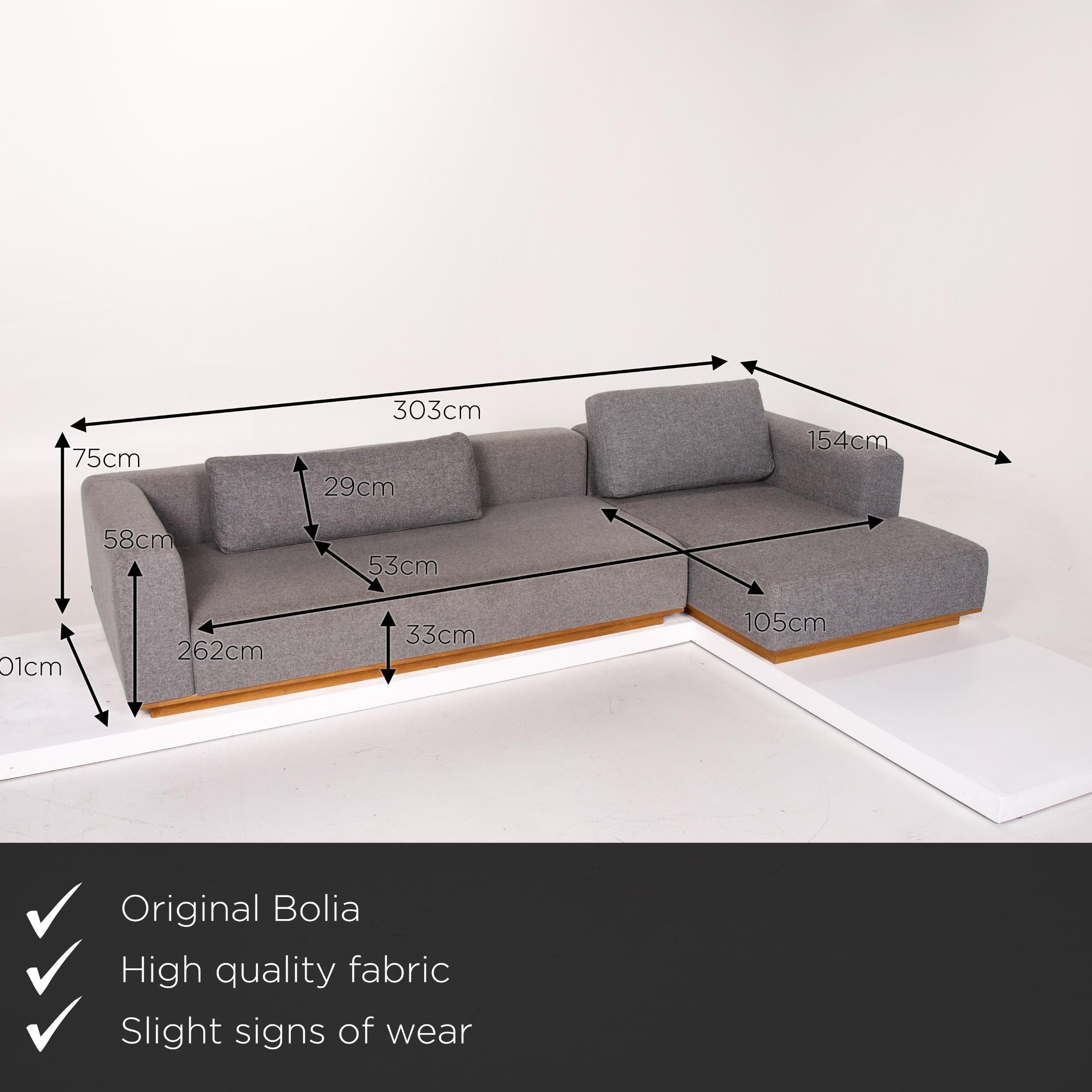 We present to you a Bolia fabric corner sofa gray felt sofa couch.
 

 Product measurements in centimeters:
 

Depth 101
Width 303
Height 75
Seat height 33
Rest height 58
Seat depth 53
Seat width 262
Back height 29.
 