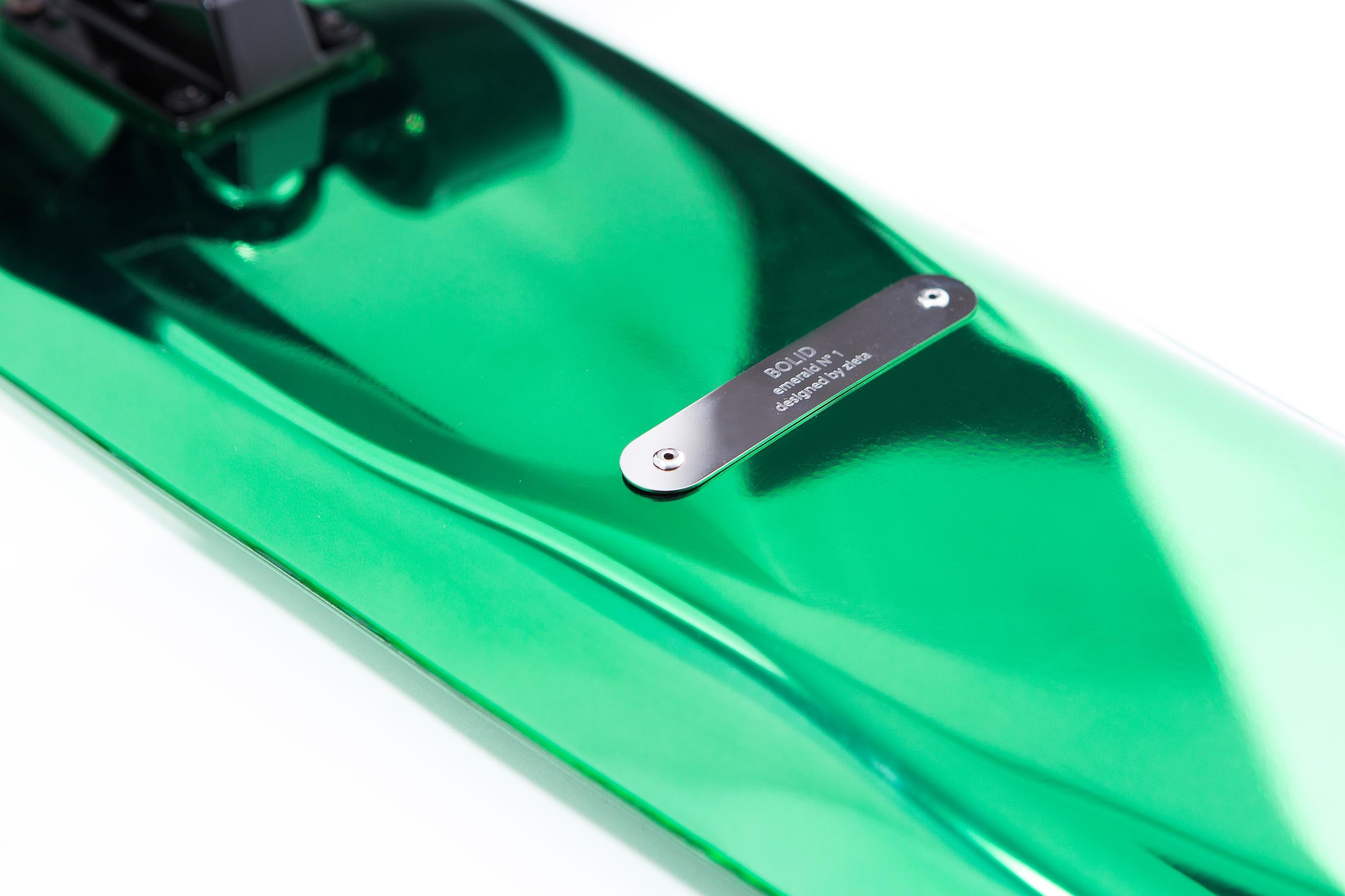 BOLID
Skateboard in polished stainless steel, finish: Emerald Green
by Zieta

This piece is a collectible object designed by Zieta Studio. This is a unique mirrored object and a sculpture: a decorative version of the streamlined longboard’s