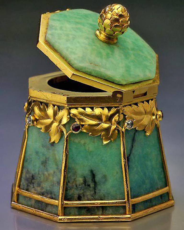Exhibited: Moscow Kremlin, 2001   
Published: this particular box is illustrated in W.A. BOLIN COURT JEWELLER, page 187, Nr. 151.
Provenance: 
Ex-private collection Sweden, 
Ex-private collection USA. 

This superb gold mounted amazonite small box