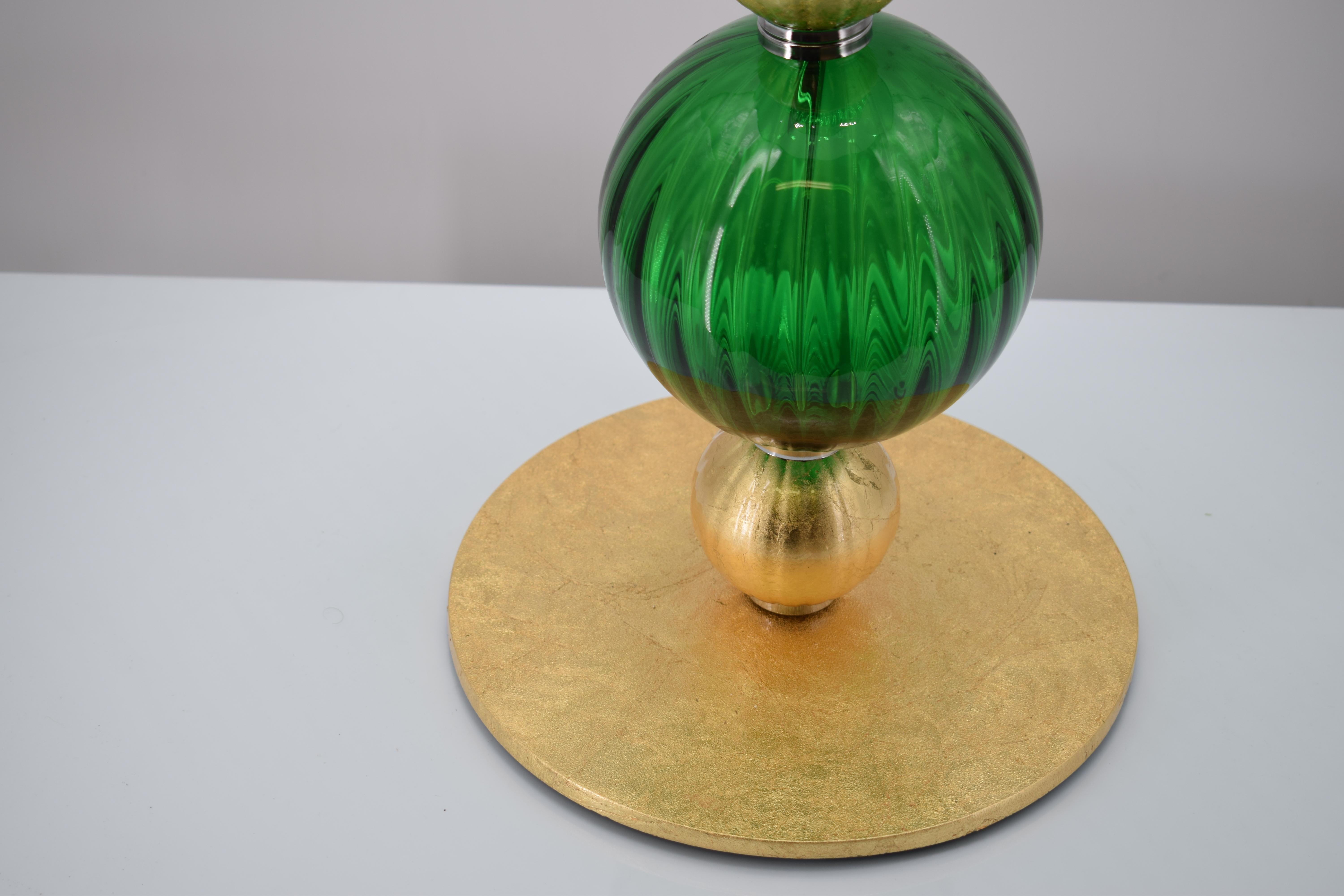 The Bolle collection of table lamps in blown glass represents an absolute novelty in the Eros Raffael production. This Venetian glass table lamp is a unique creation, which embodies some Murano glass production techniques. Bolle is an eclectic