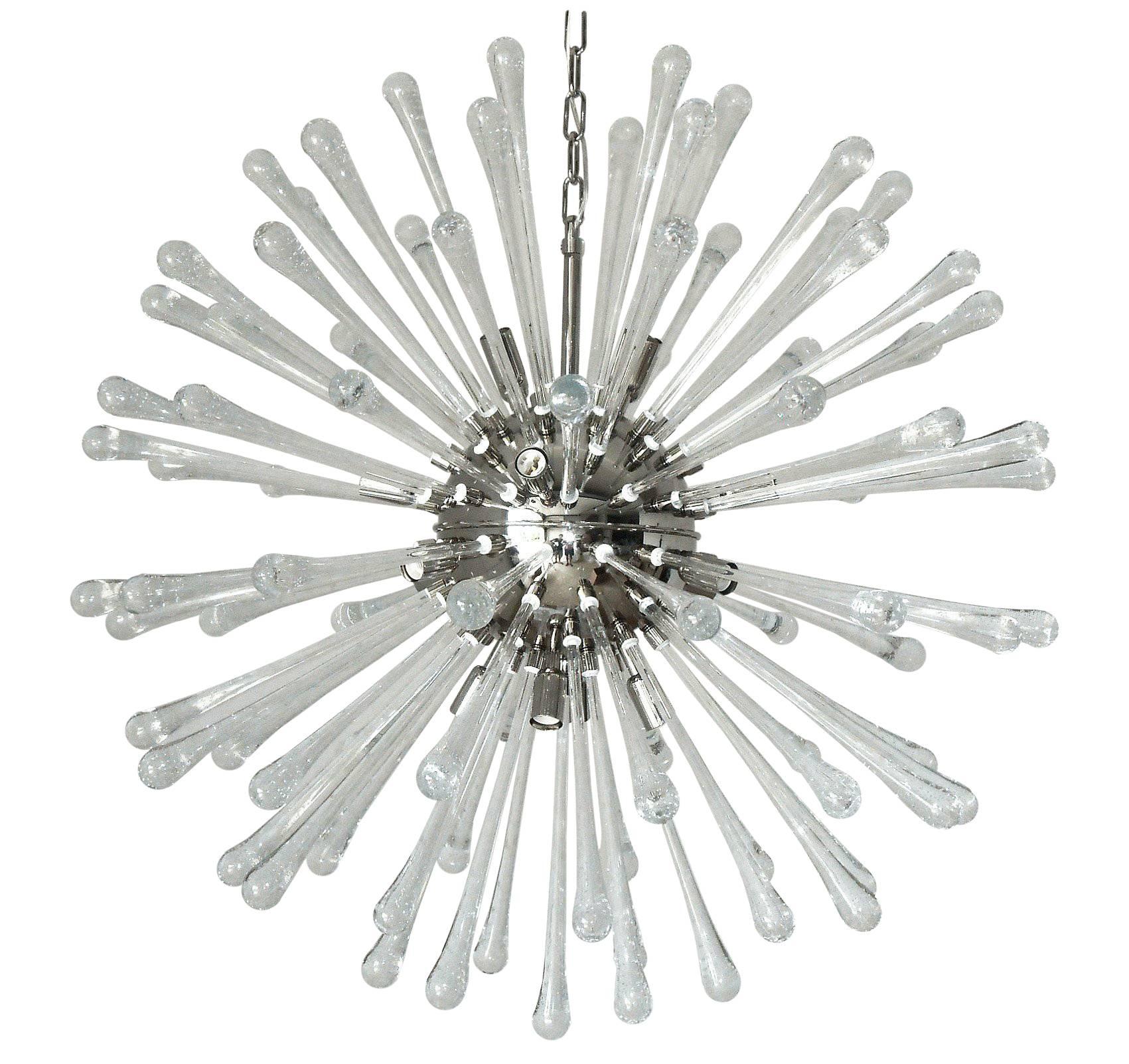 Italian modern Sputnik chandelier with clear drop shaped Murano glasses hand blown with bubbles within the glass in Bollicine technique, mounted on chrome frame / Designed by Fabio Bergomi for Fabio Ltd / Made in Italy
16 lights / E12 or E14 type /