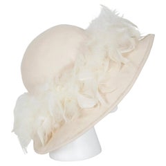 Bollman Co. Cappello Boho Greenwich Floppy avorio con fascia in piume di struzzo - M, anni '70