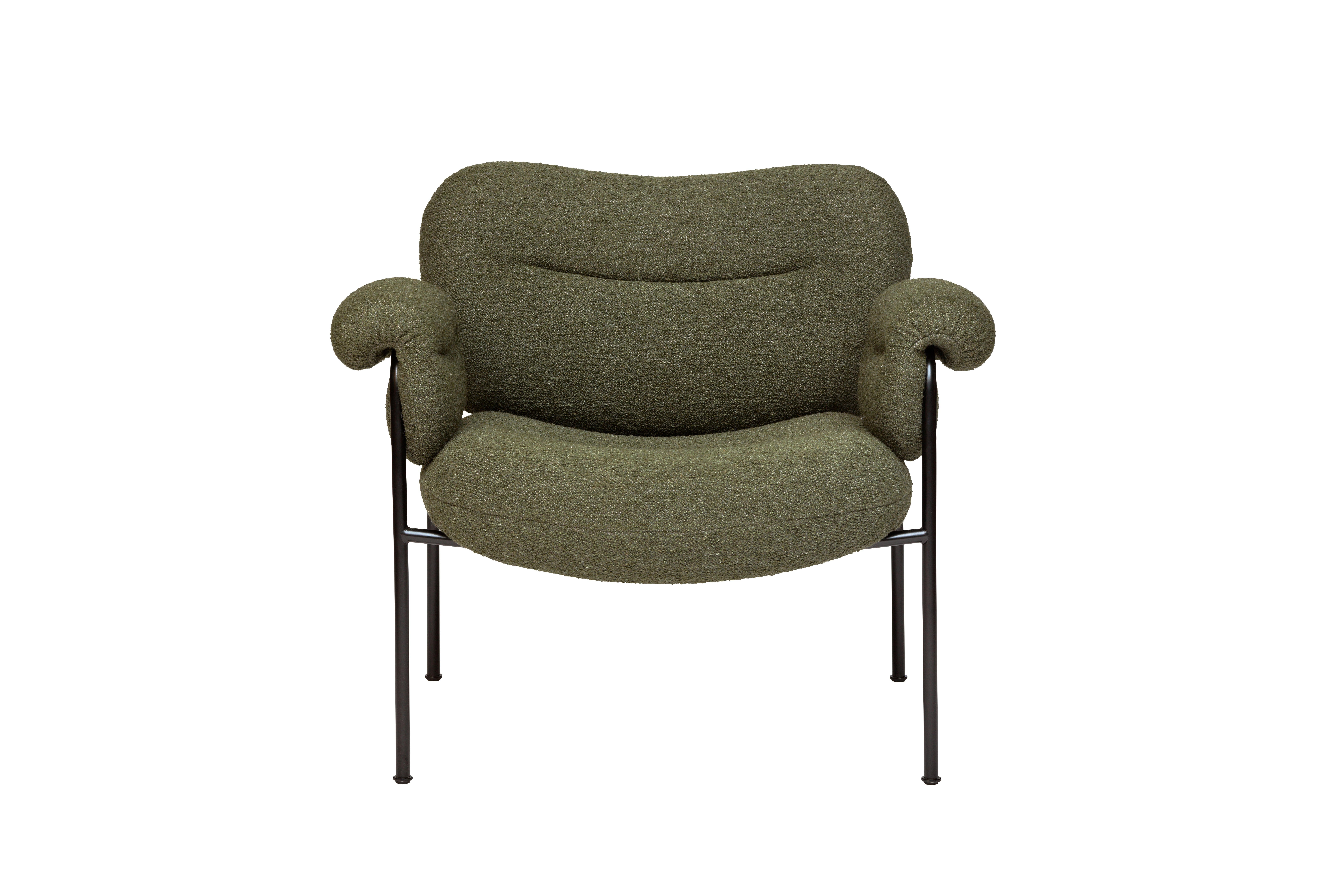 Bollo Armchair by Andreas Engesvik for FOGIA

Model shown on main images: White steel legs + Fabric: Barnum Bouclé col.09

Width: 81cm /32in
Depth: 81cm /32in
Height: 71cm /28in
Seat Height: 42.5cm /17in
Seat Depth: 54cm / 21in

The iconic Bollo
