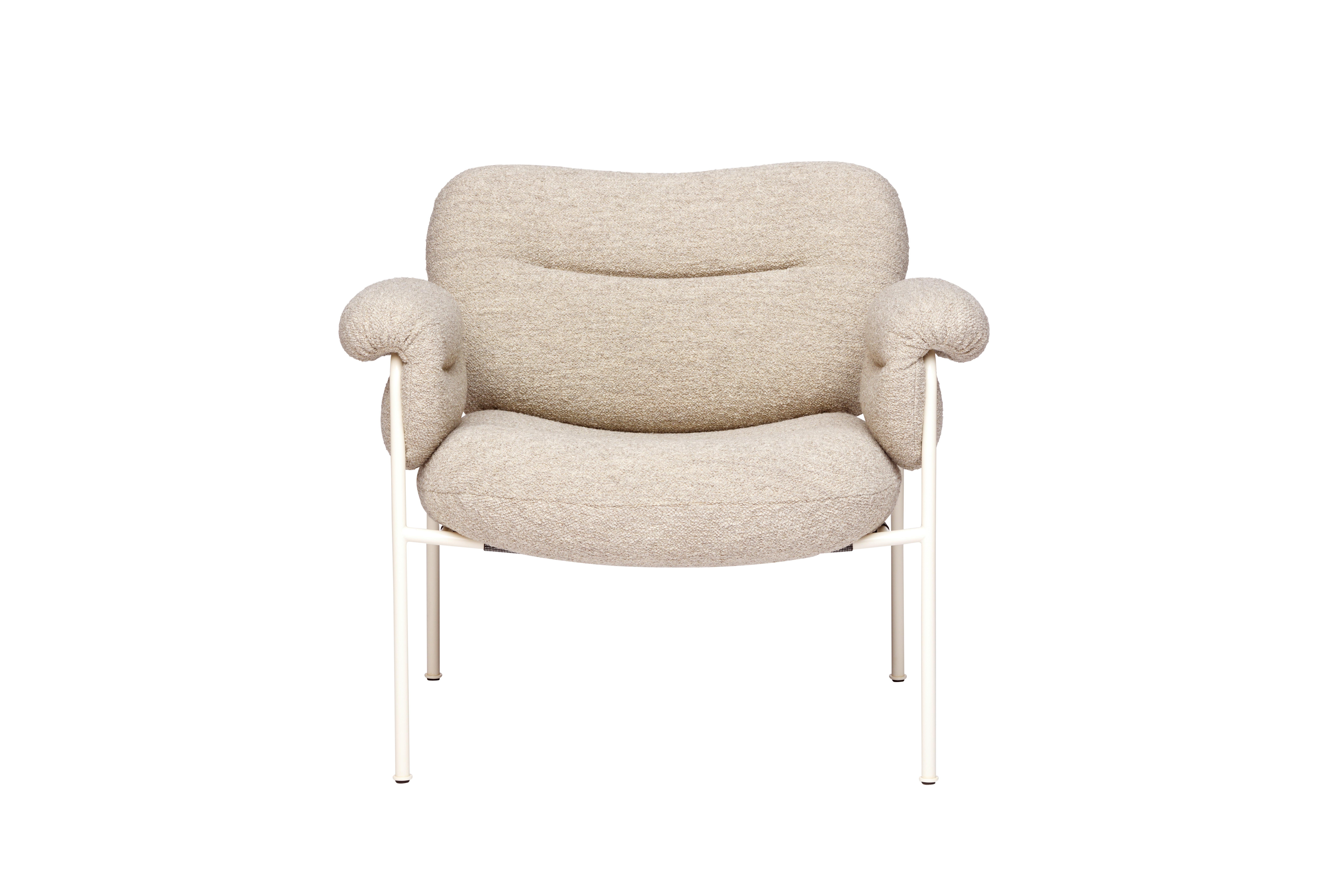 Bollo Armchair by Andreas Engesvik for FOGIA

Model shown on main images: White steel legs + Fabric: Barnum Bouclé col.02

Width: 81cm /32in
Depth: 81cm /32in
Height: 71cm /28in
Seat Height: 42.5cm /17in
Seat Depth: 54cm / 21in

The iconic Bollo
