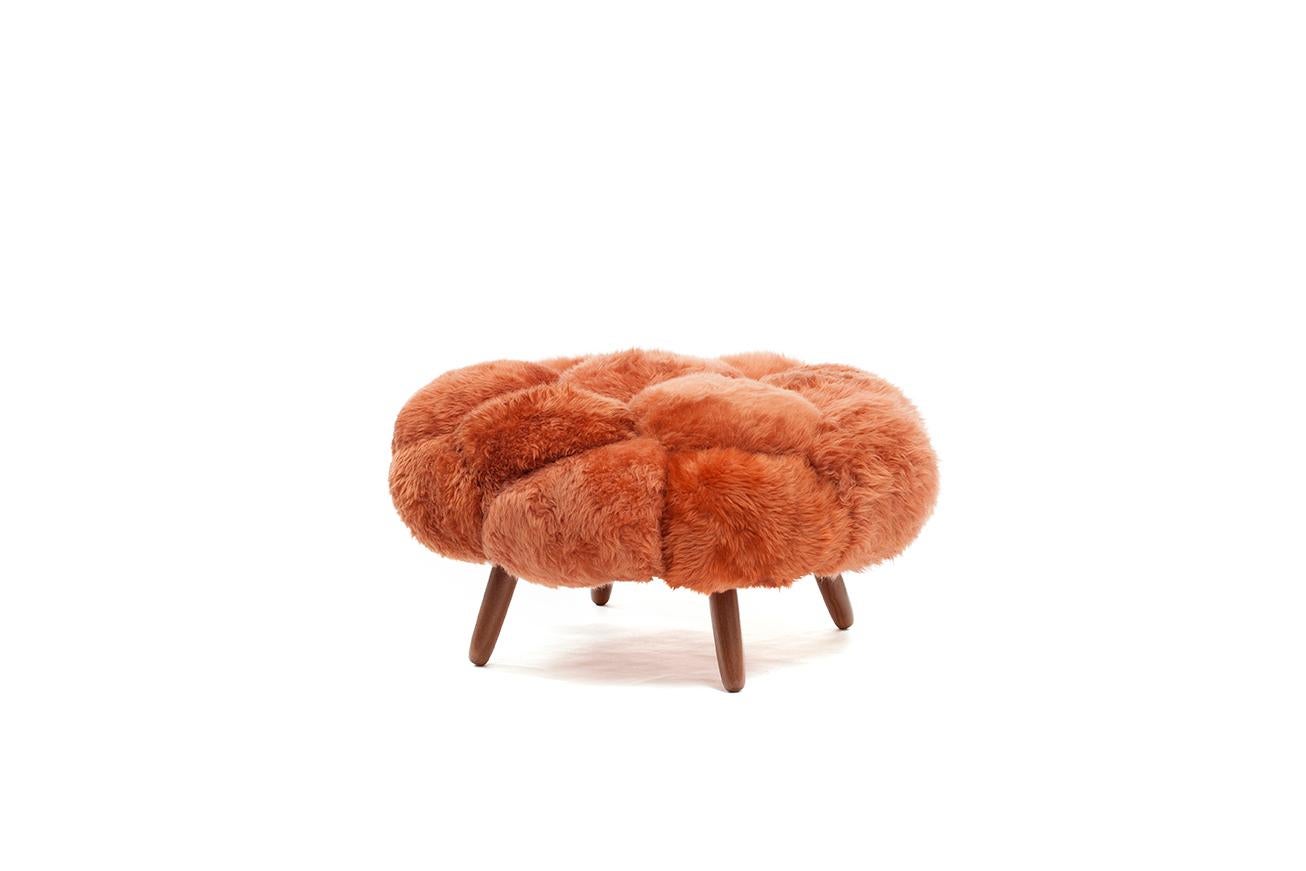 Fernando and Humberto Campana [Brazilian, b. 1961, 1953]
Bolotas Puff (Apple), 2020
Sheep's wool and Ipê wood
19.75 x 35.5 x 35.5 inches
50 x 90 x 90 cm