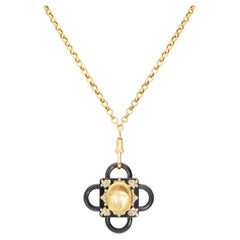 Collar Perno Cuadrado, Plata ennegrecida y Oro Amarillo de 18 K, Intaille