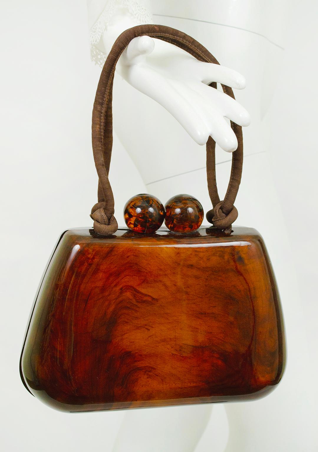 Bolta, the maker of the instantly recognizable Boltabest TV dinner trays of the 1950s, was one of the premier manufacturers of Lucite housewares during the mid-century. This clamshell handbag reveals the makers’ proficiency with the material, as the