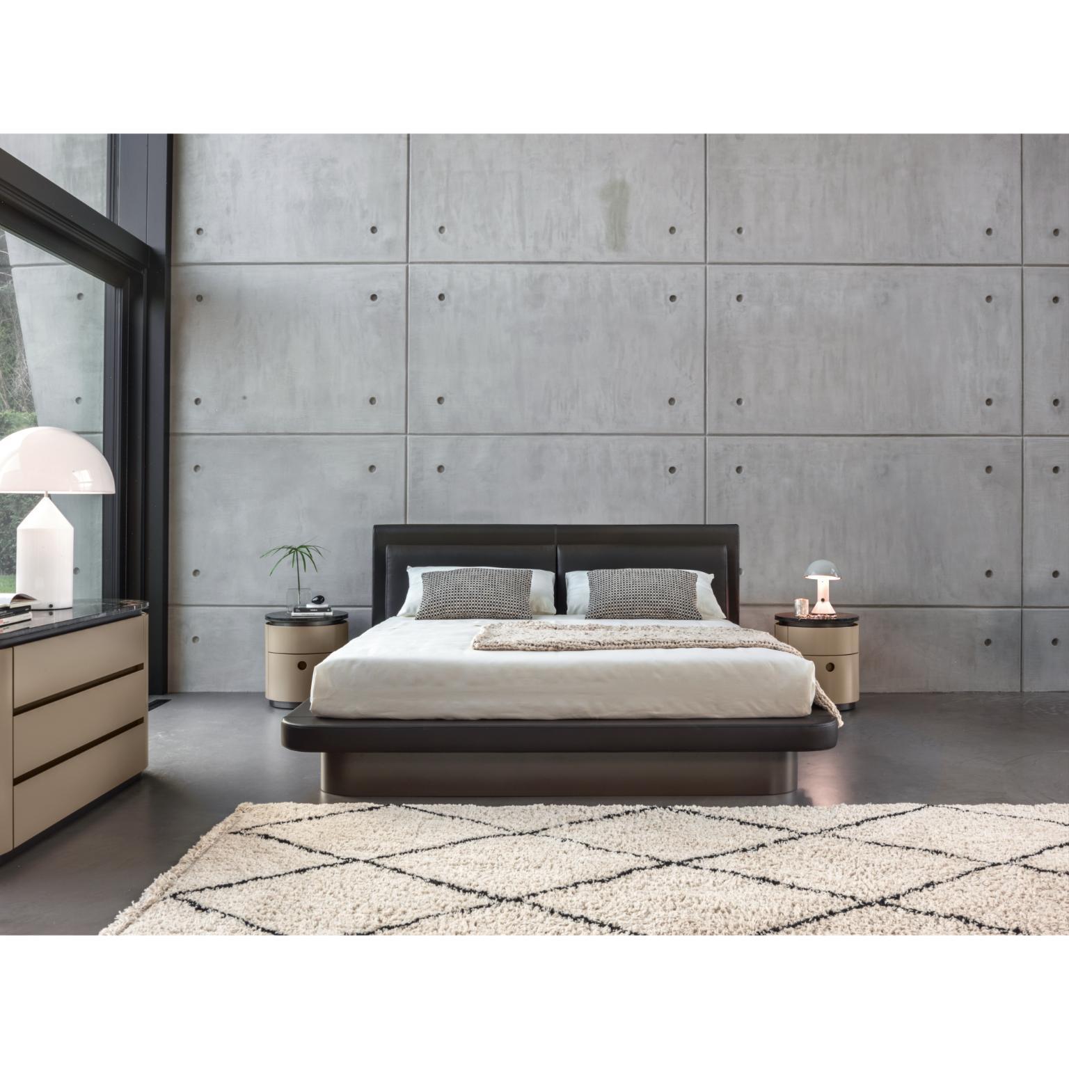 Bolton Bed by Redeco In New Condition For Sale In Geneve, CH