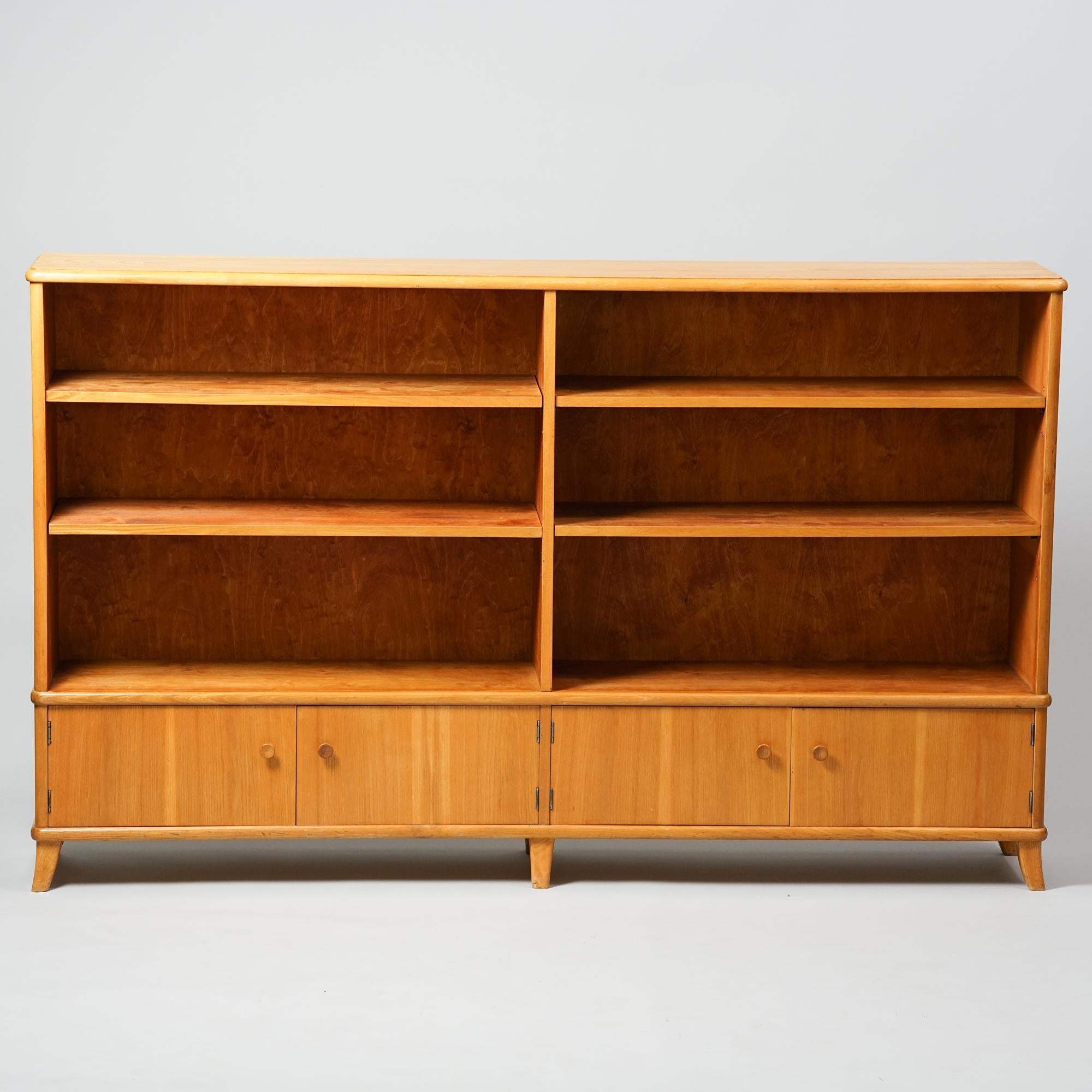 Finnish functionalist bookcase by Oy Boman Ab in the 1940s. Elm and birch. Adjustable shelf height. Good condition, the piece has been restored. Classic Mid-Century Modern functionalist design.