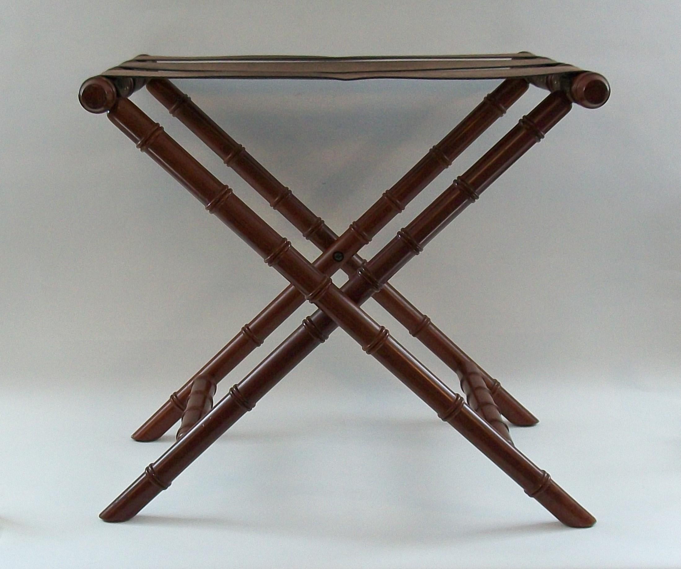 BOMBAY CO. Butler's Tablett-Tischsockel aus Kunstbambus im Vintage-Stil - USA - ca. 1990er Jahre im Zustand „Gut“ im Angebot in Chatham, ON
