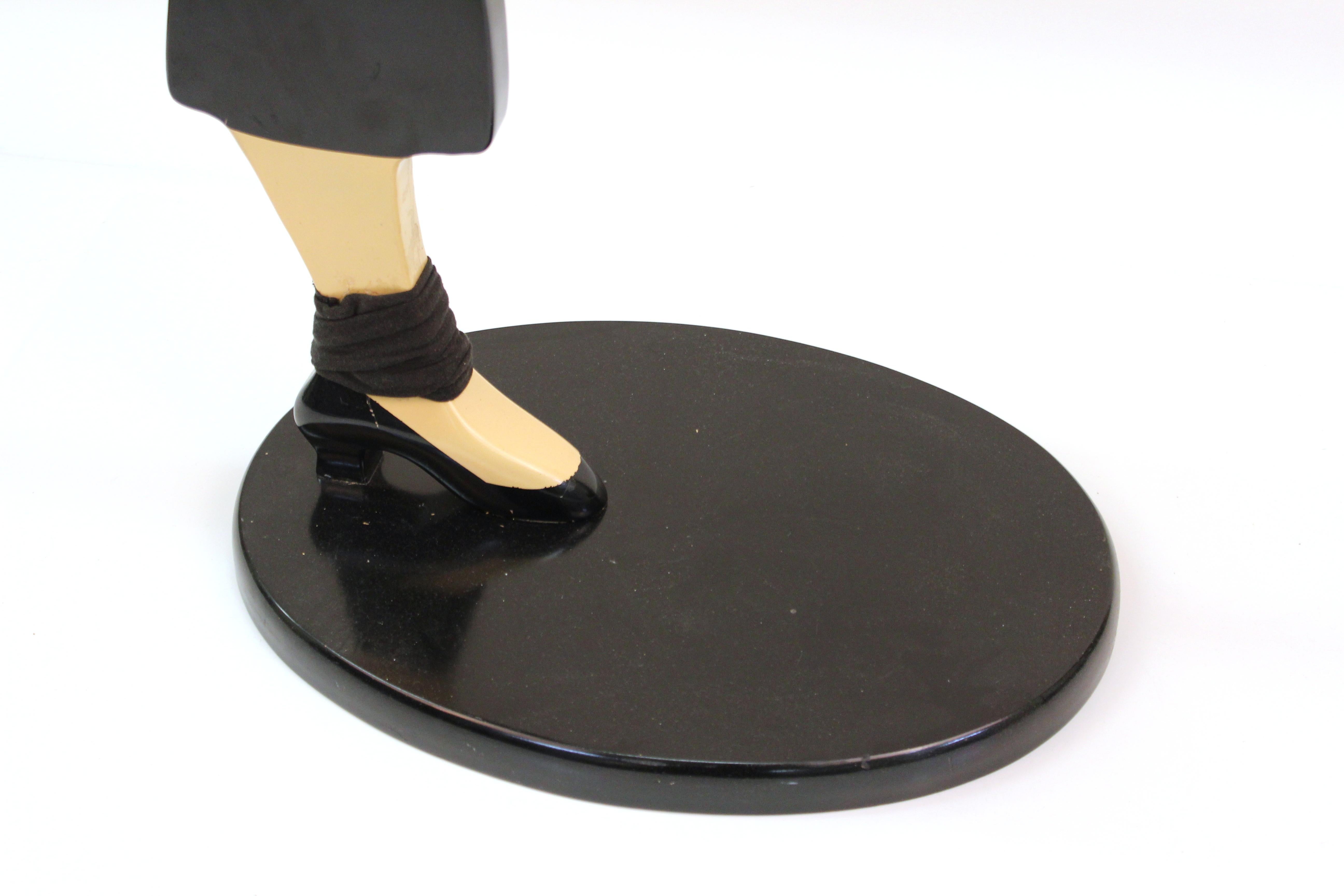 Bombay Company Lady Butler Decorative Serving Stand In Good Condition In Astoria, NY