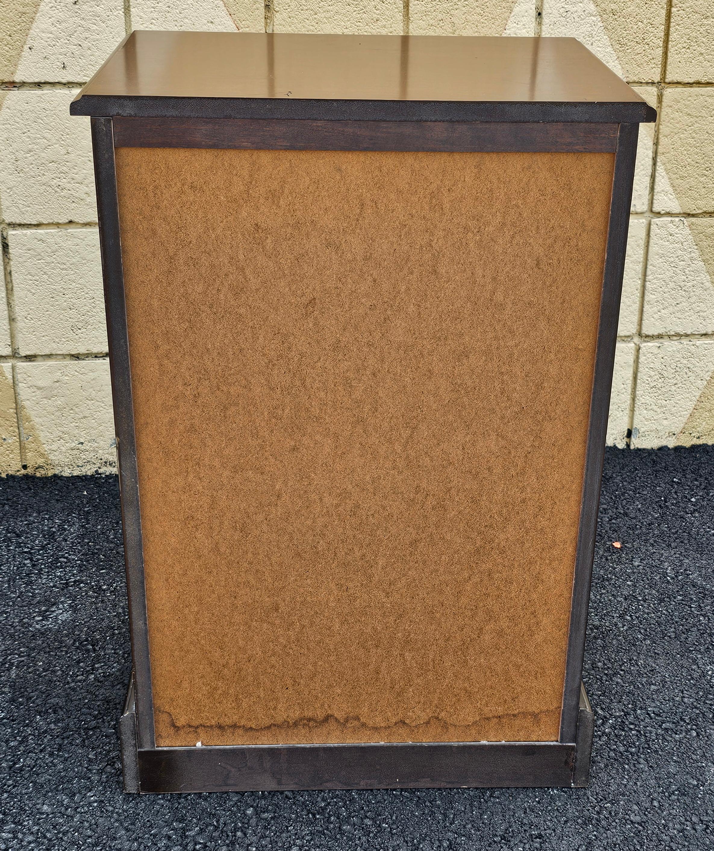 Archivador de caoba con 2 cajones Bombay Furniture Late 20th Century Chippendale en venta 10