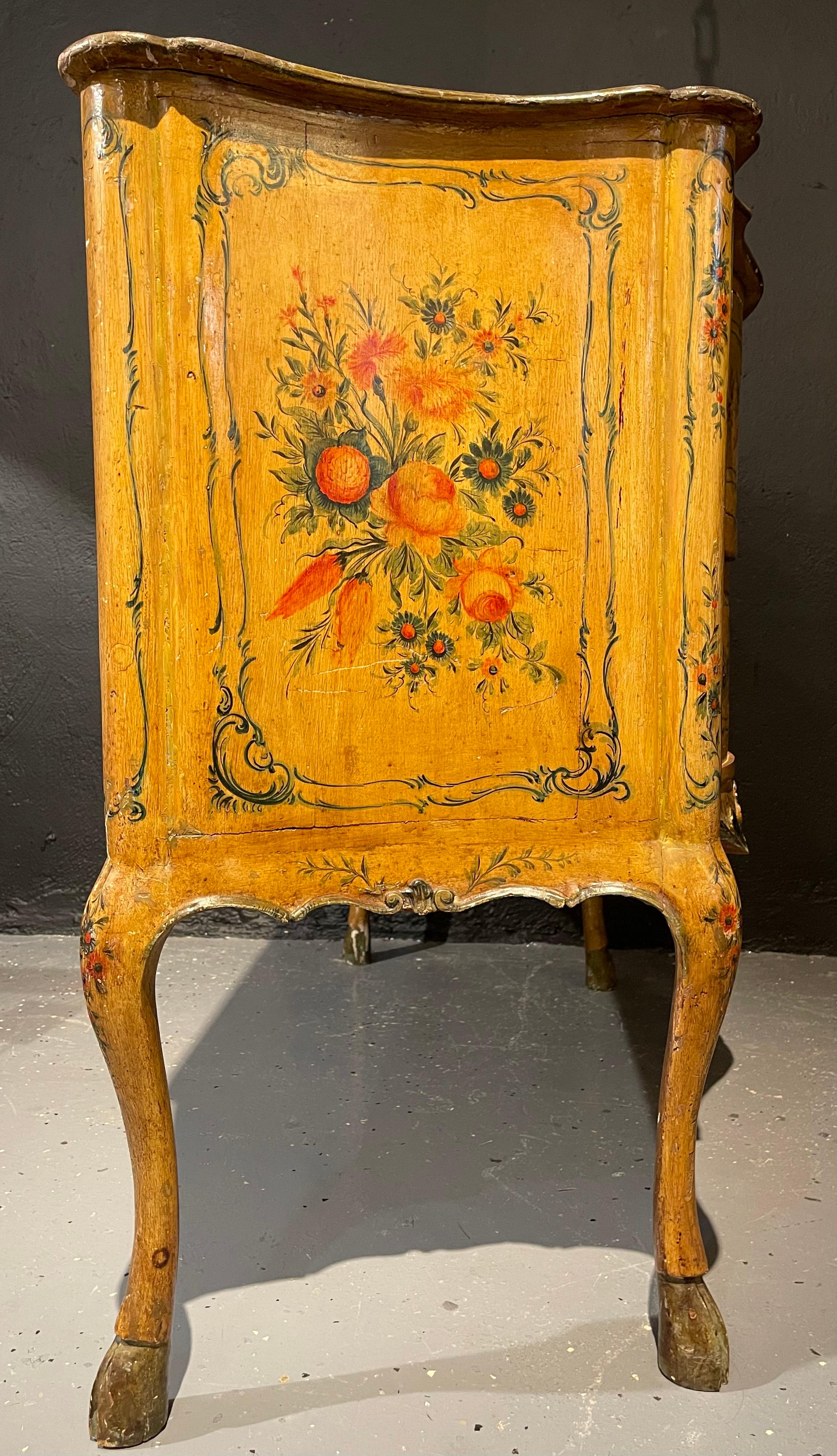 Bombay Italian Commode, Chest Dresser Paint Decorated, 18th-19th Century 4