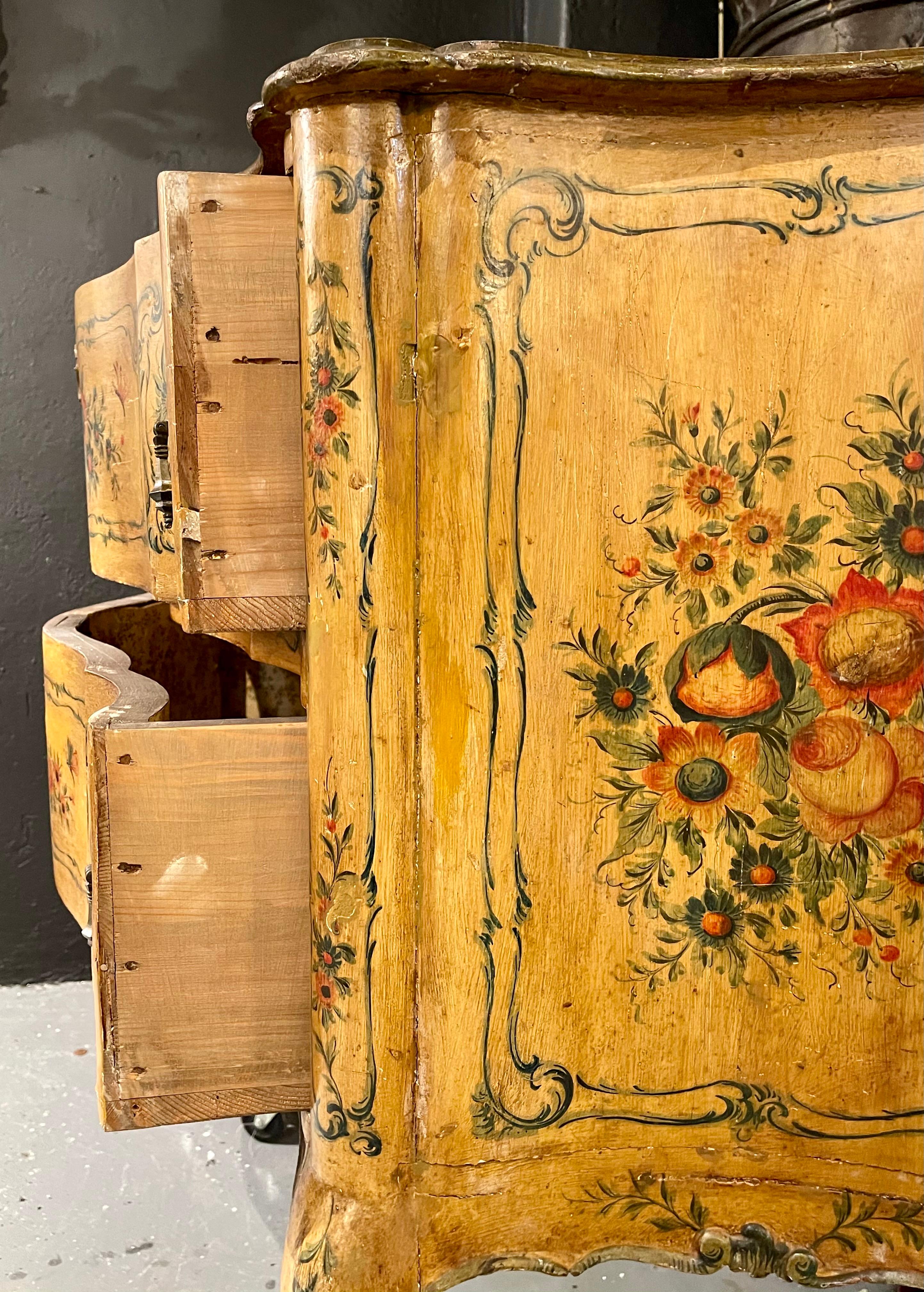 Bombay Italian Commode, Chest Dresser Paint Decorated, 18th-19th Century 7