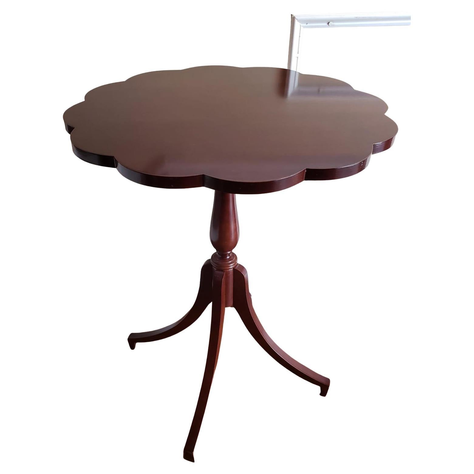 Modern Bombay Mahogany Stained Wood Scallop Edge Accent Table, Circa 1993