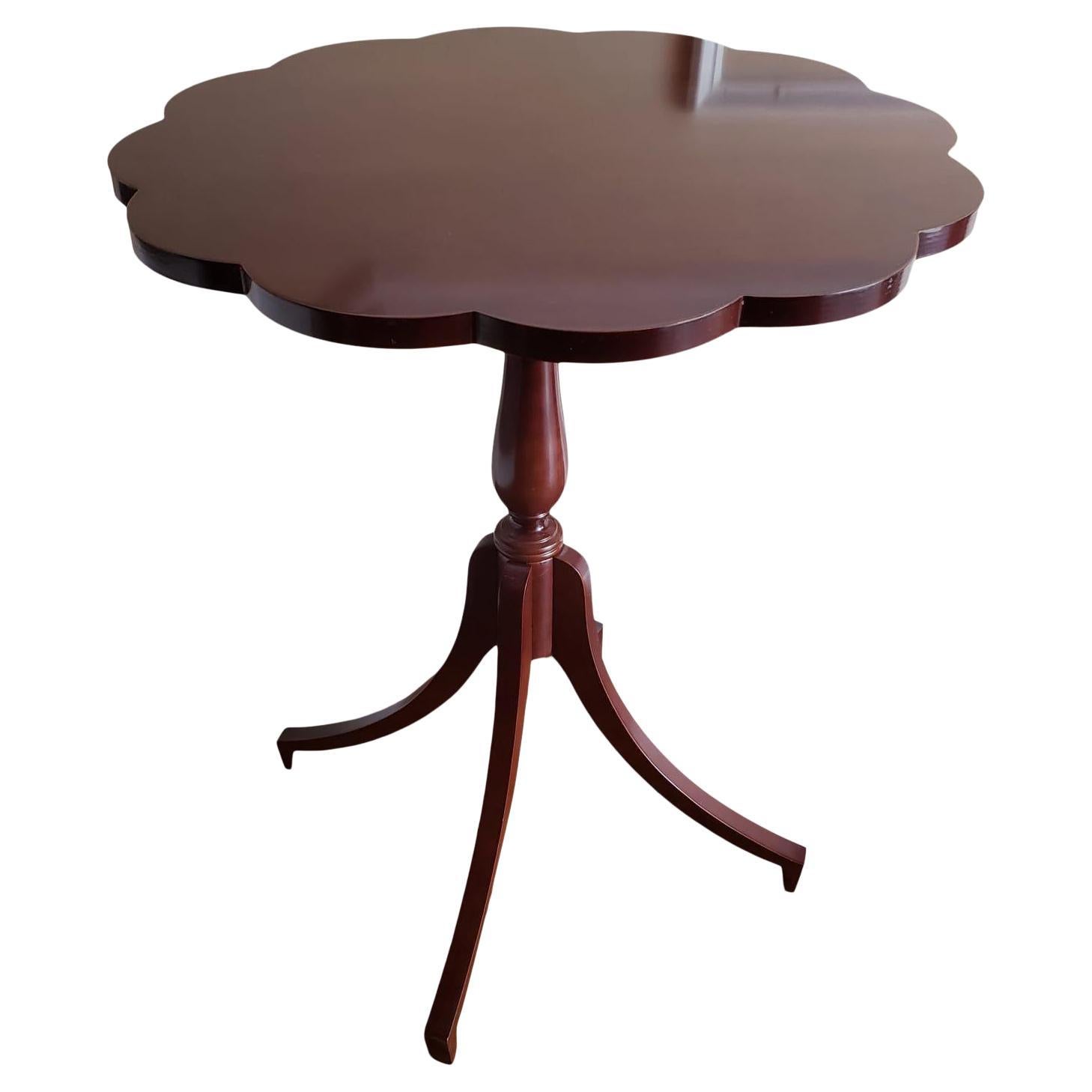 Bombay Mahogany Stained Wood Scallop Edge Accent Table, Circa 1993
