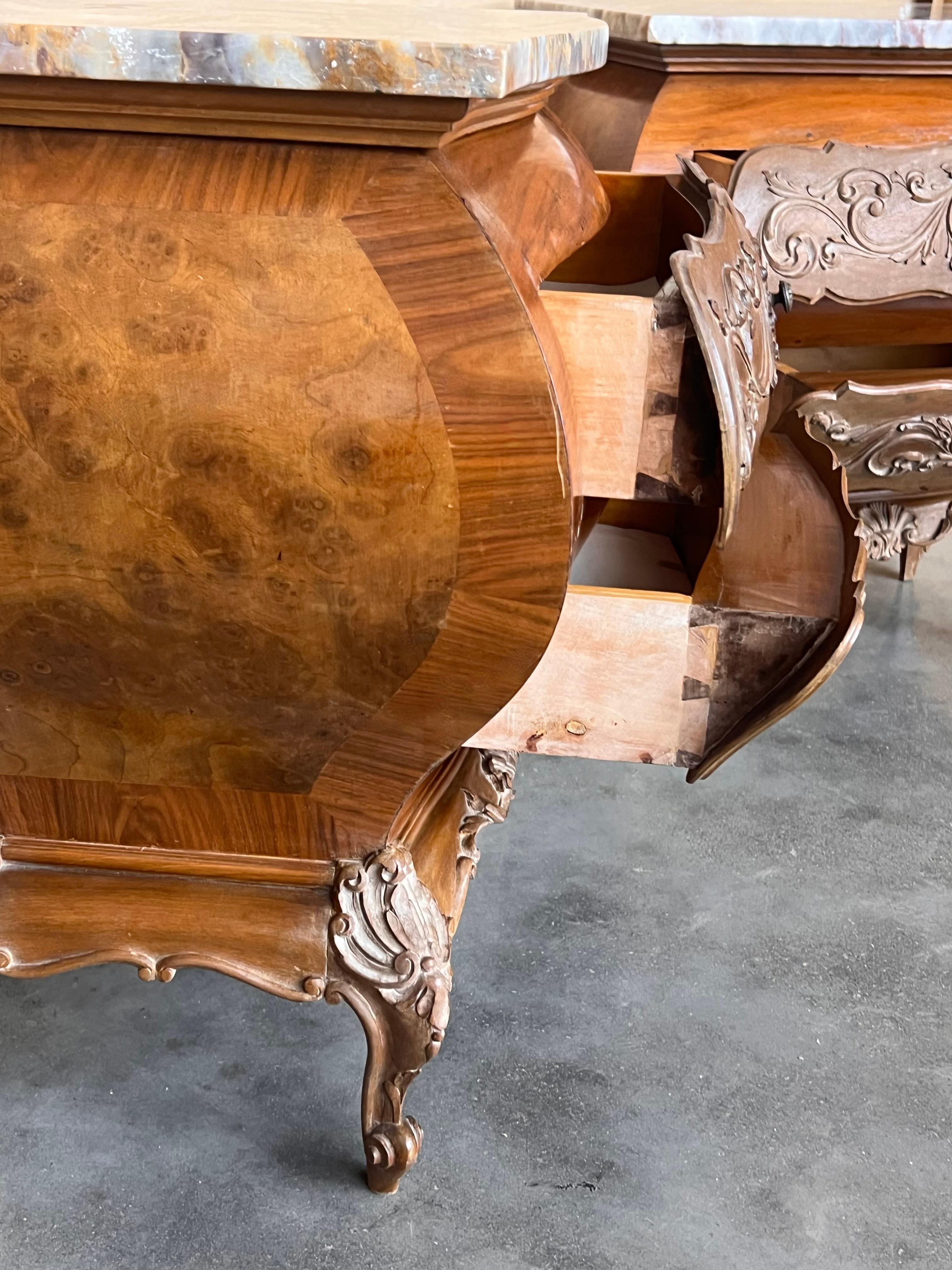 Bombé Carved Nightstands with three Drawers and Marble Top, Mariano Garcia For Sale 7