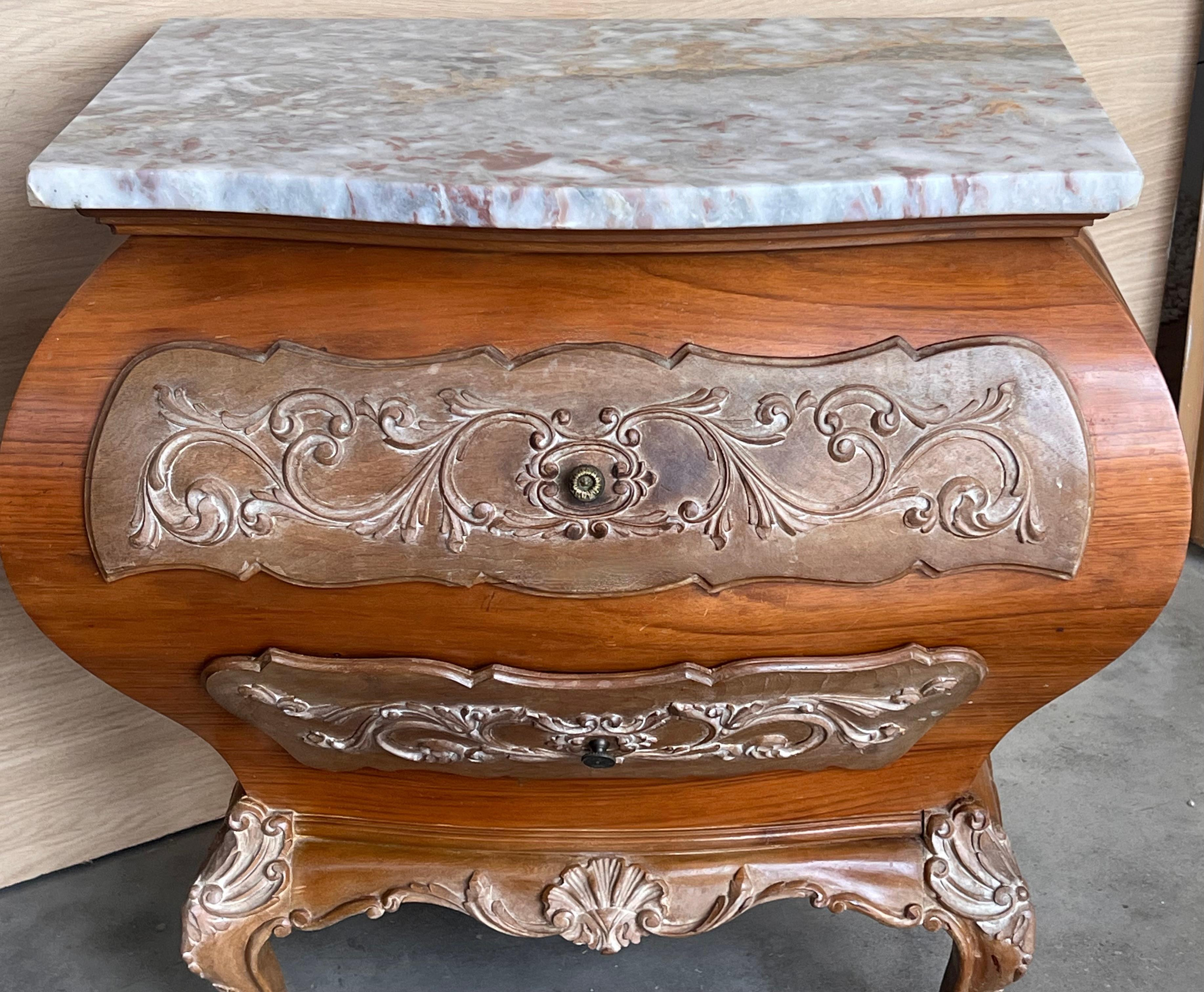 Bombé Carved Nightstands with three Drawers and Marble Top, Mariano Garcia For Sale 2
