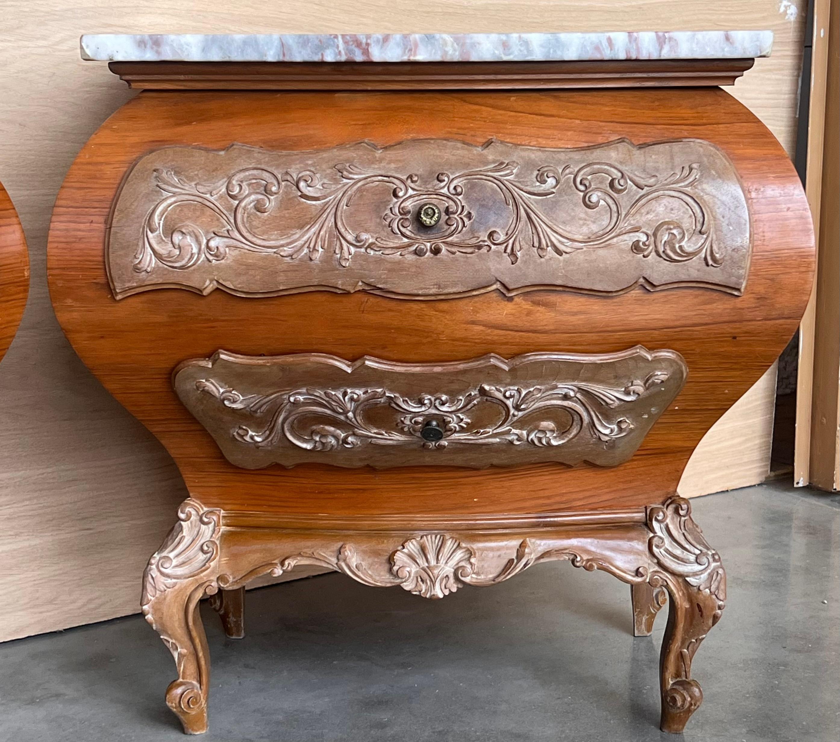 Bombé Carved Nightstands with three Drawers and Marble Top, Mariano Garcia For Sale 3