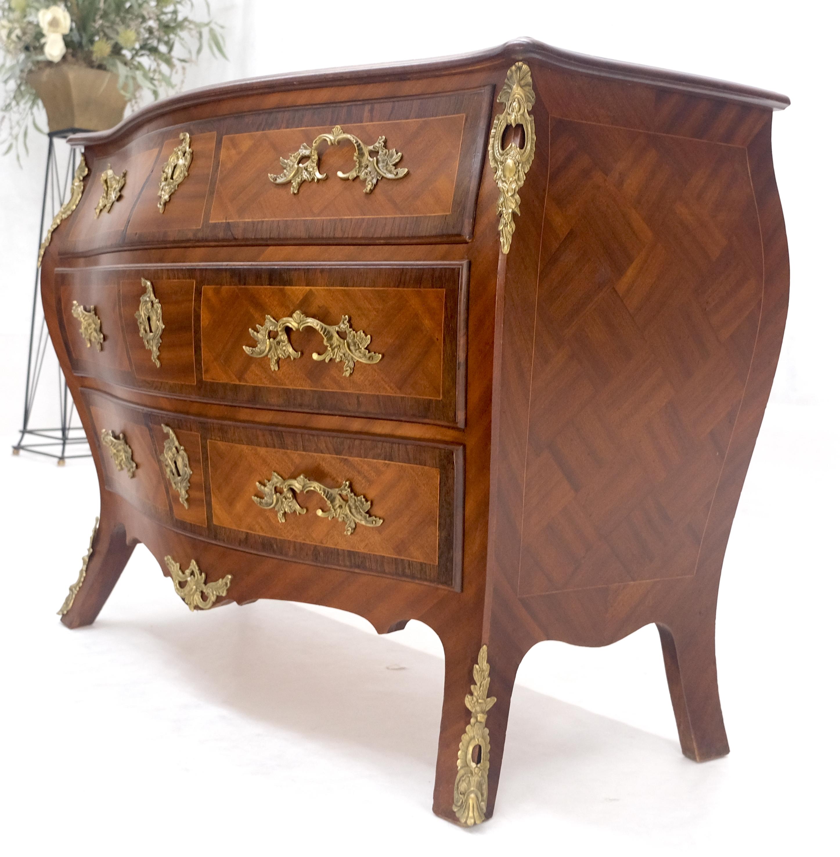 Bombe French Parquetry Top Bronze Mount Ormolu Mount 3 Drawers Dresser MINT in vendita 6