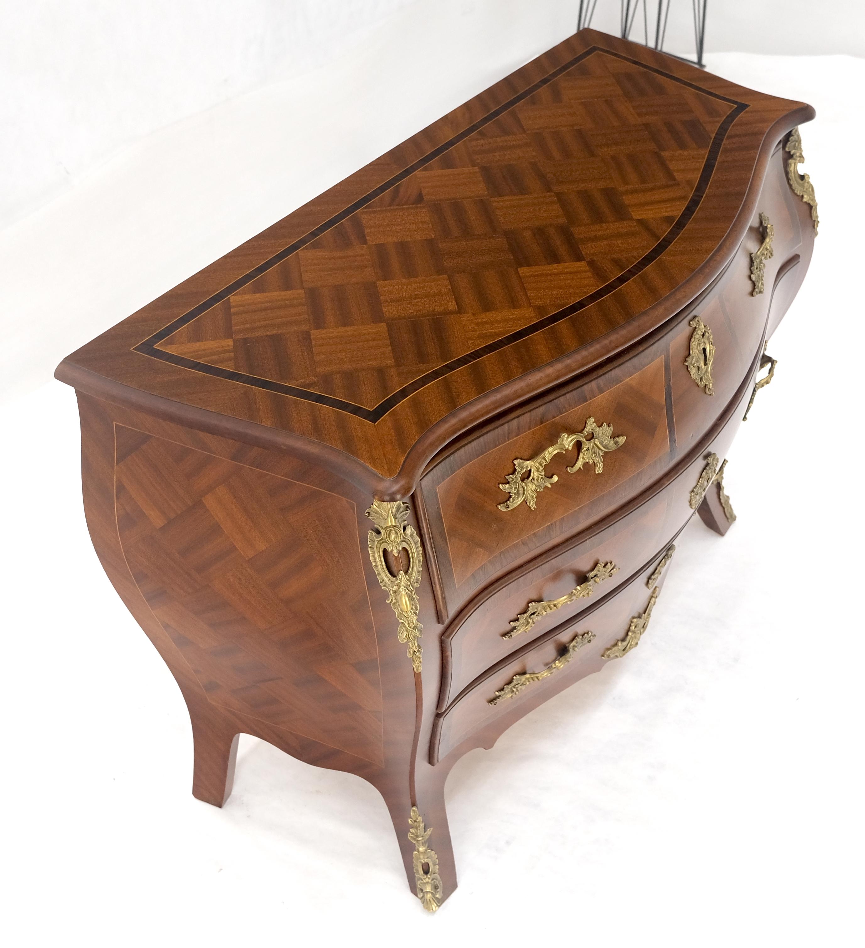 Bombe French Parquetry Top Bronze Mount Ormolu Mount 3 Drawers Dresser MINT in vendita 9