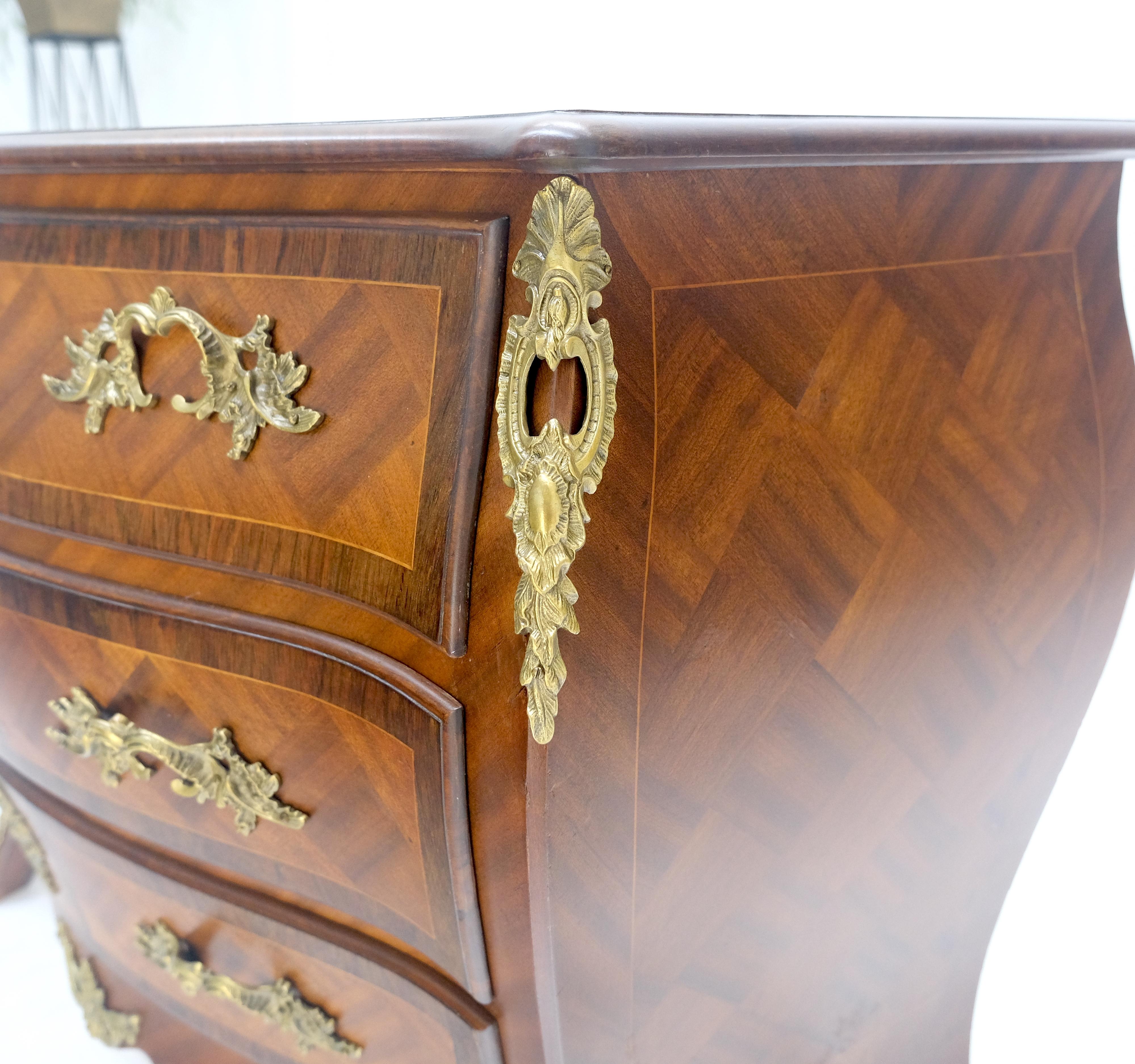Luigi XV Bombe French Parquetry Top Bronze Mount Ormolu Mount 3 Drawers Dresser MINT in vendita
