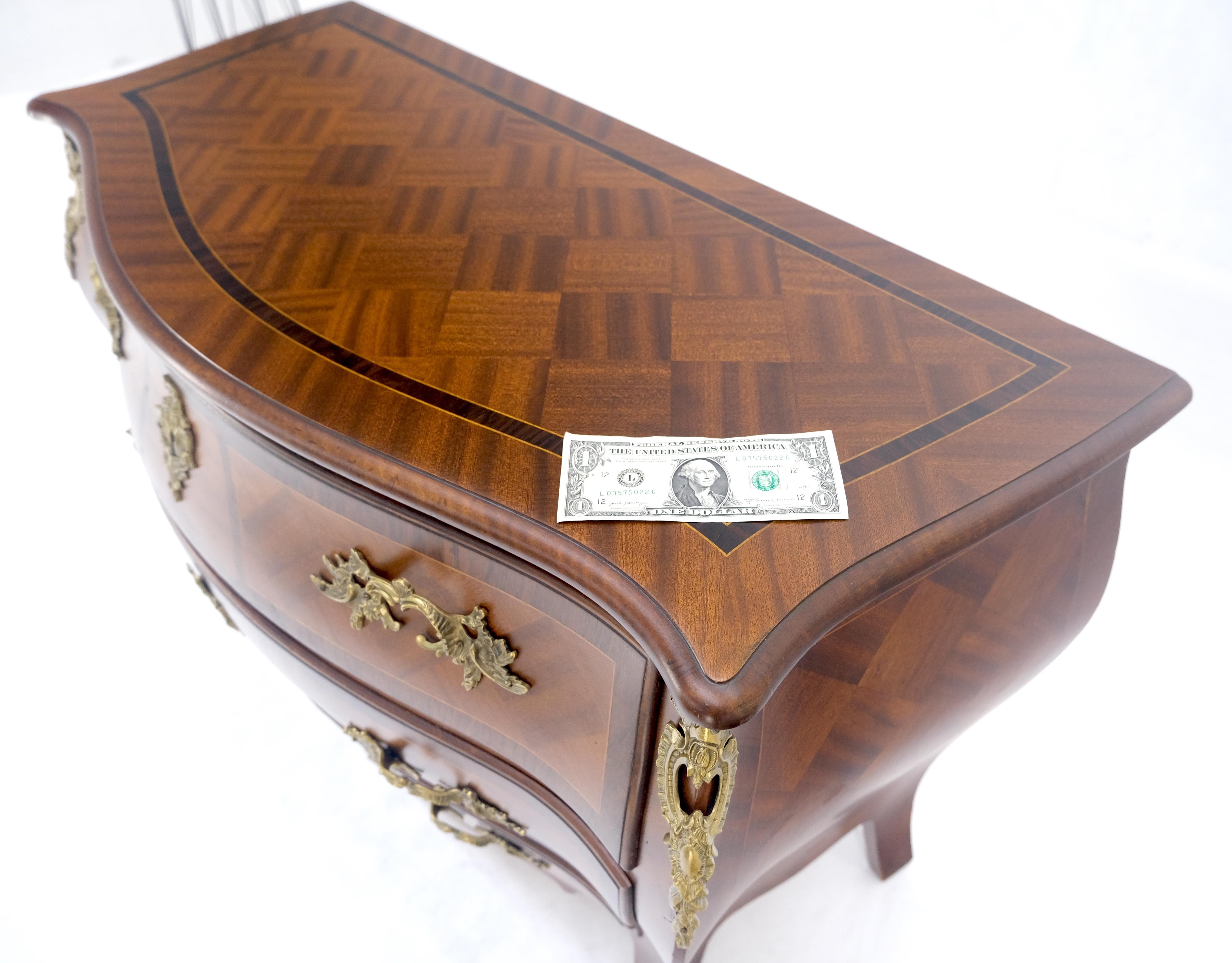 Ottone Bombe French Parquetry Top Bronze Mount Ormolu Mount 3 Drawers Dresser MINT in vendita