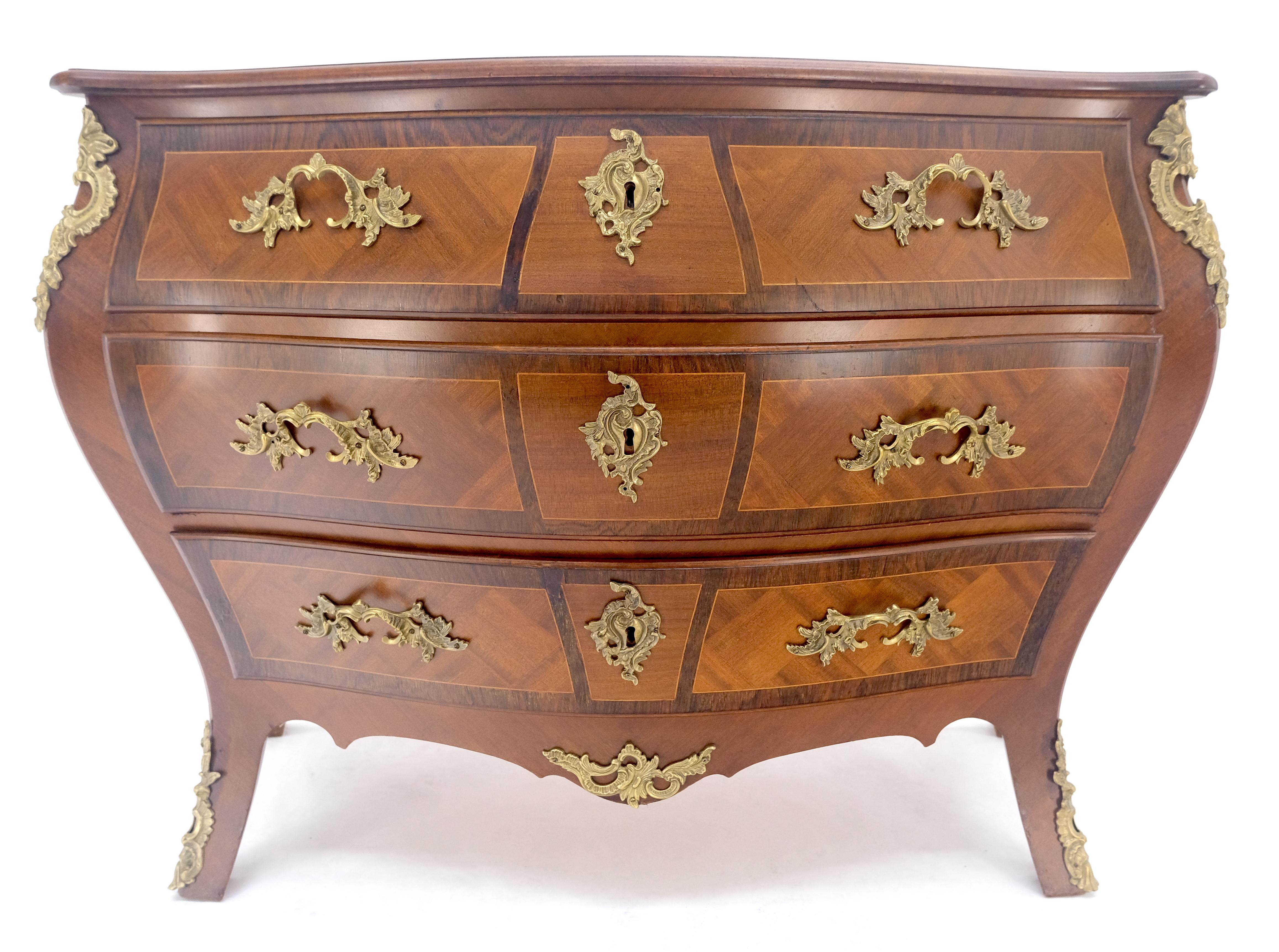 Bombe French Parquetry Top Bronze Mount Ormolu Mount 3 Drawers Dresser MINT in vendita 1