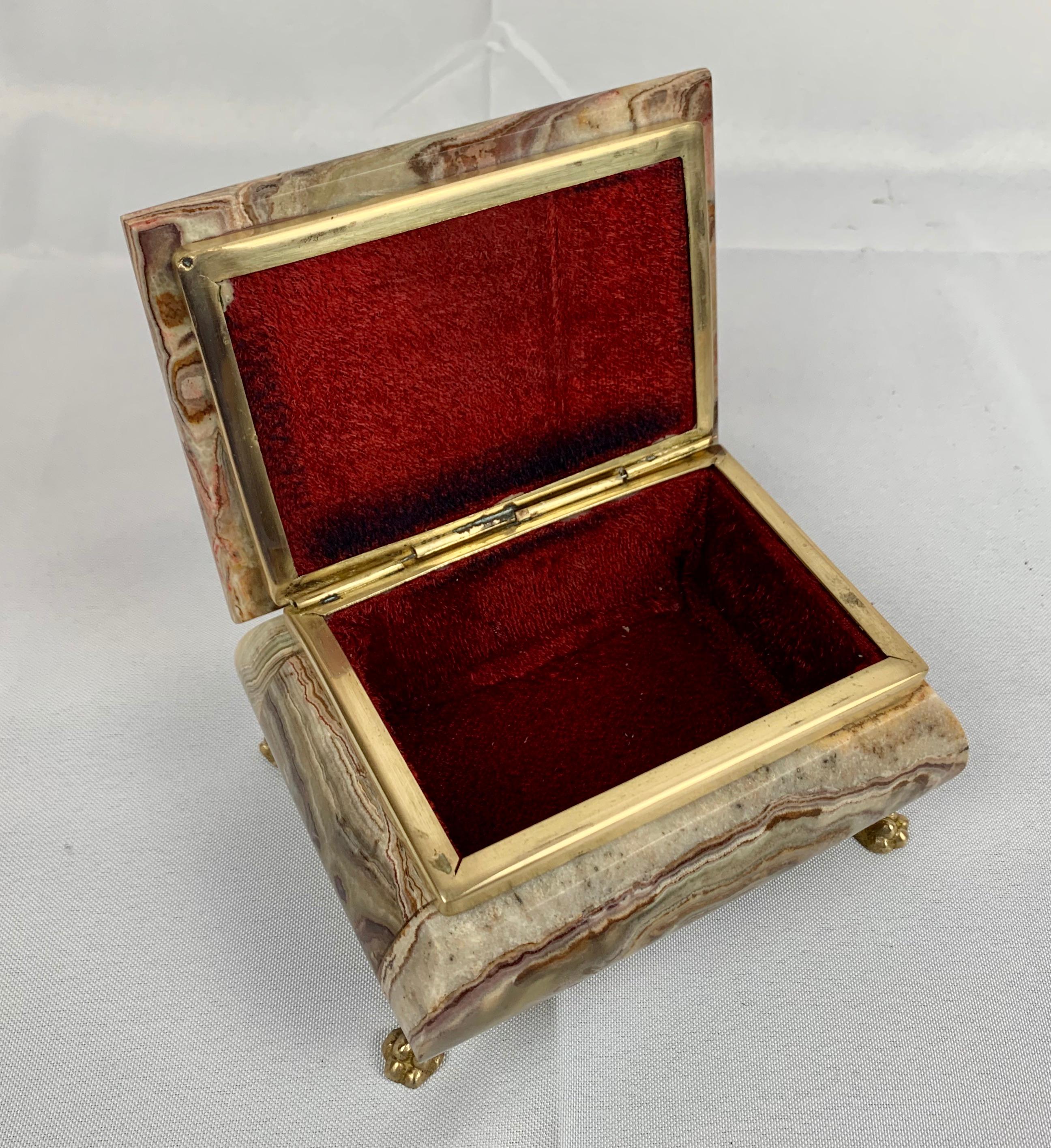 Onyx Box, Bombe Shaped Hinge Top with Lion's Paw Feet For Sale 2