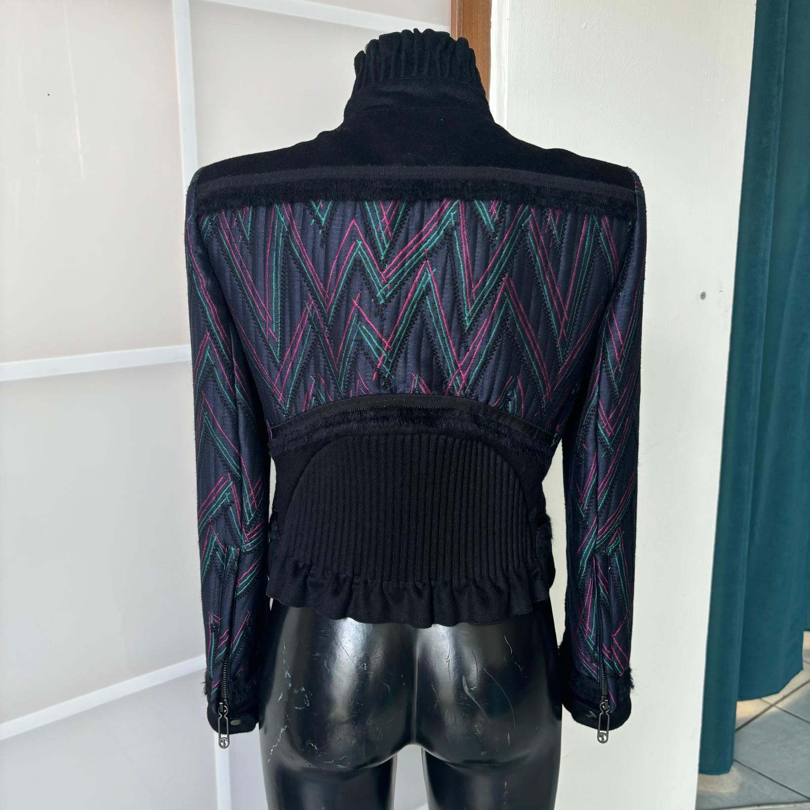 Giorgio Armani runway sports jacket 2018/19 new with tag
Zipper closure, gathered detail on the collar and back of the bomber jacket making it chic and stylish
Color plot in shades of purple and green with black details
Lined