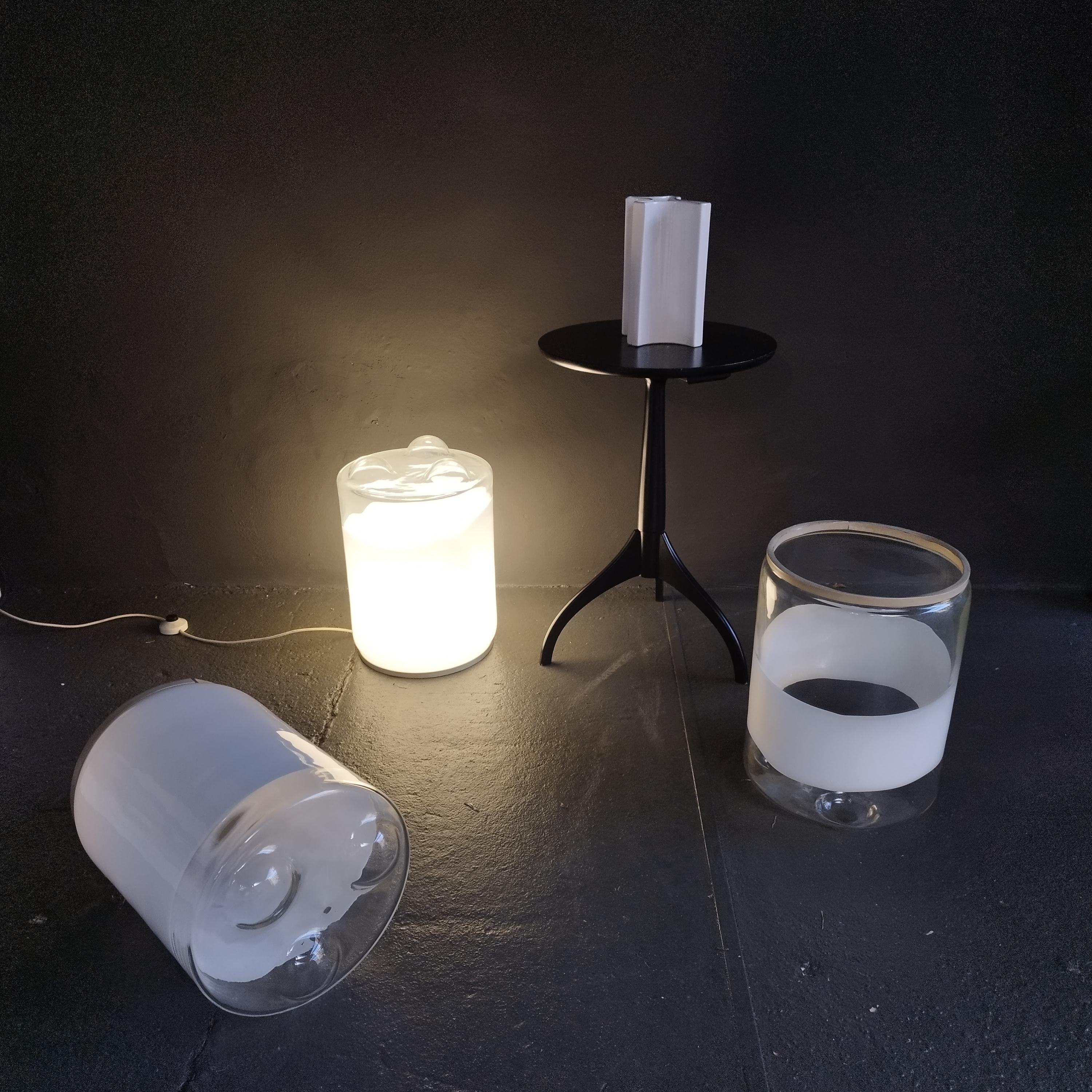 Bombo is a modular lamp designed by Giusto Toso for Vetrerie Toso. It consists of three glass cylinders that can be stacked in any desired order.

Each cylinder is open at the bottom and features a rubber gasket to prevent damage when stacked. The