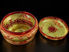 Boîte de baccarat en cristal émaillé vert et rouge avec dorures, France, vers 1900-1920