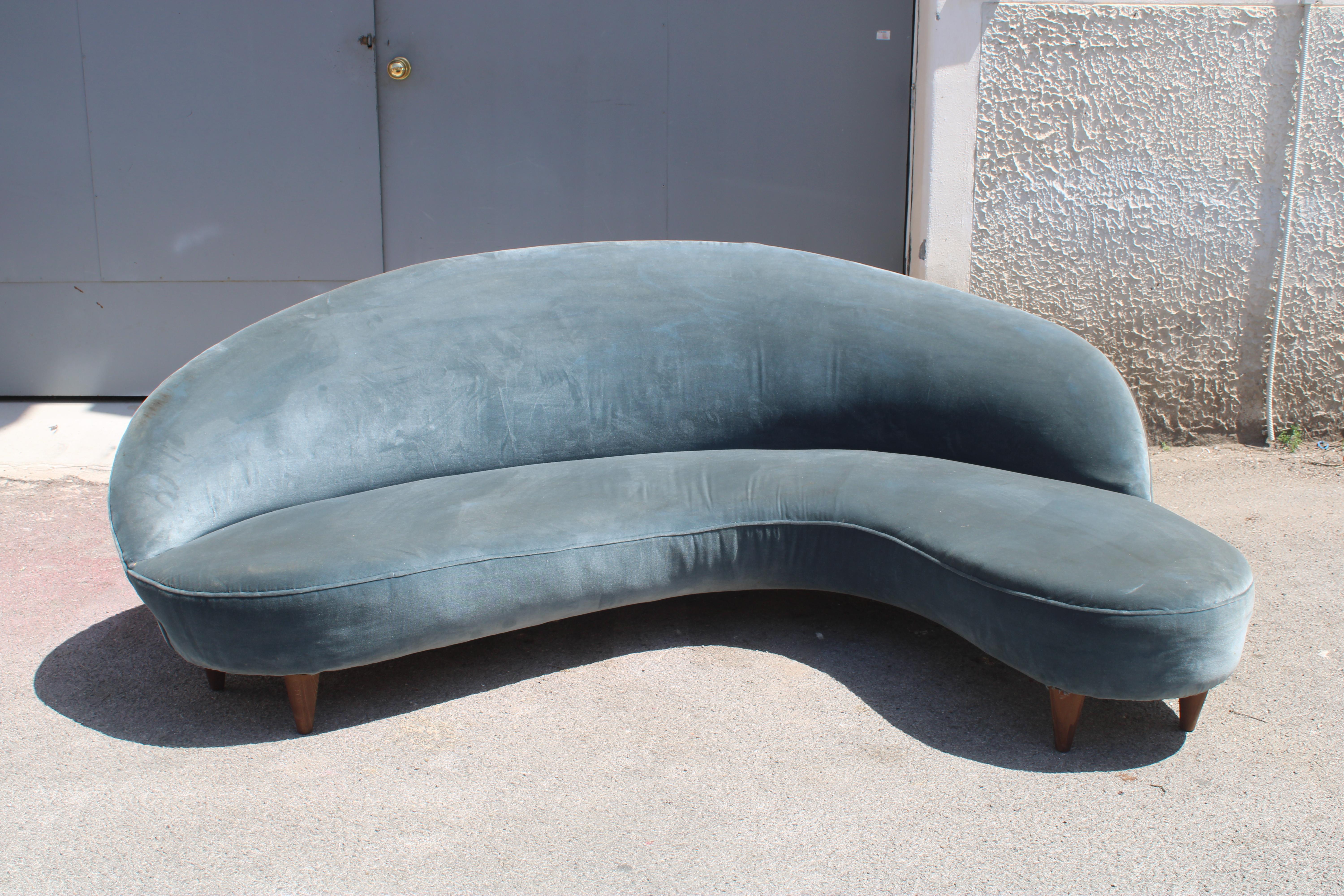 Mid-Century Modern Bomerang Sofà Mid-century Italian Design Cesare Lacca 1950s Blu Velvet en vente