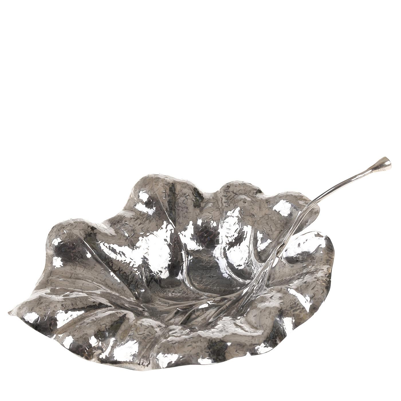 Deft craftsmanship renders this piece magnificently life-like. Crafted from sterling silver by Italian artisan house Brothers Lisi, embossed and engraved by hand, the ornate leaf has a hollowed center in which bonbons and other items can be placed.
