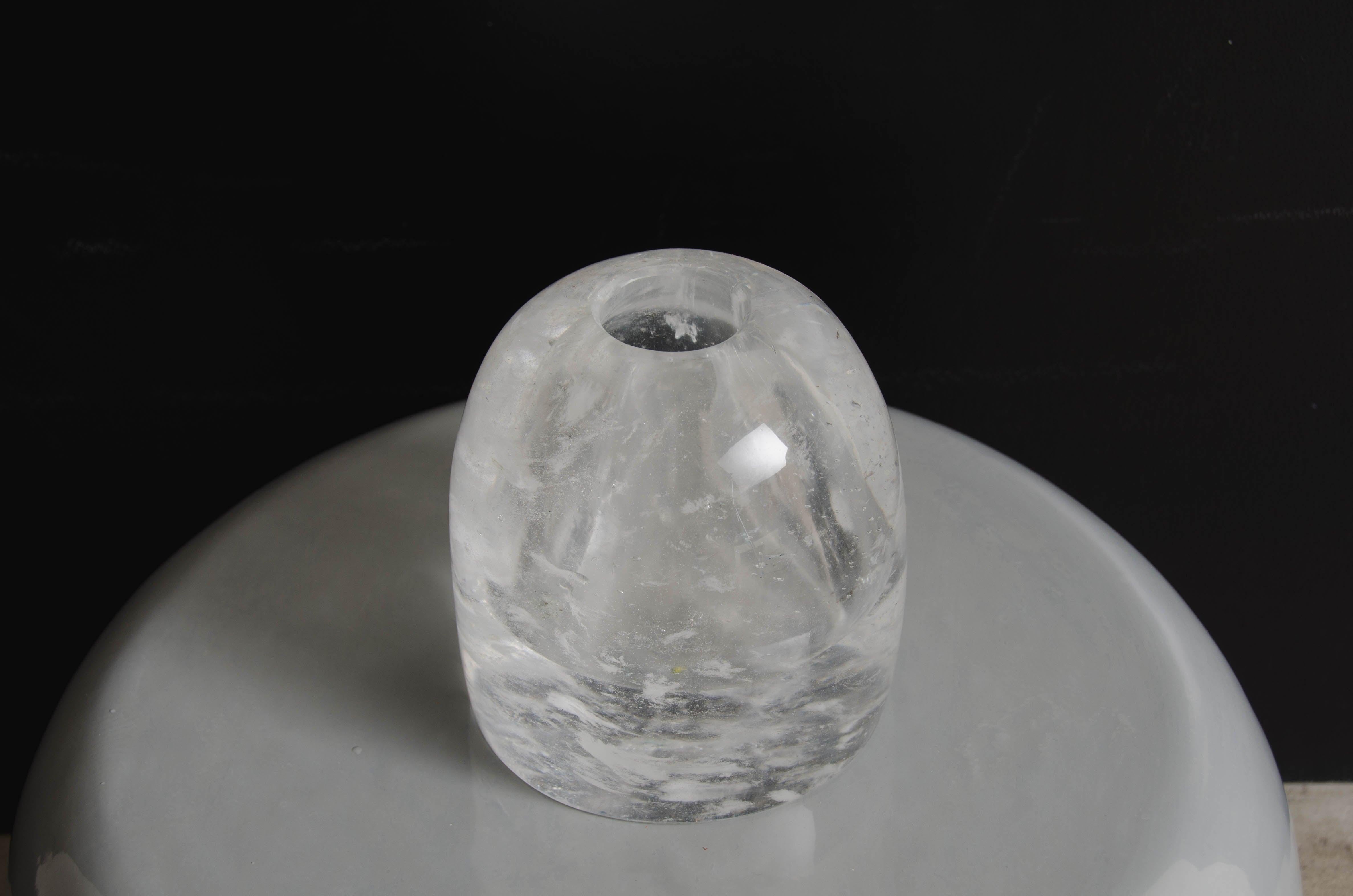 Crystal vase
Crystal
Hand carved
Limited edition
Inclusions and varies.
